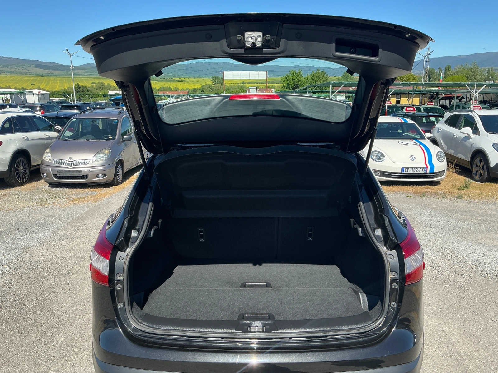 Nissan Qashqai 1.5 DCI, снимка 10 - Автомобили и джипове - 54558807