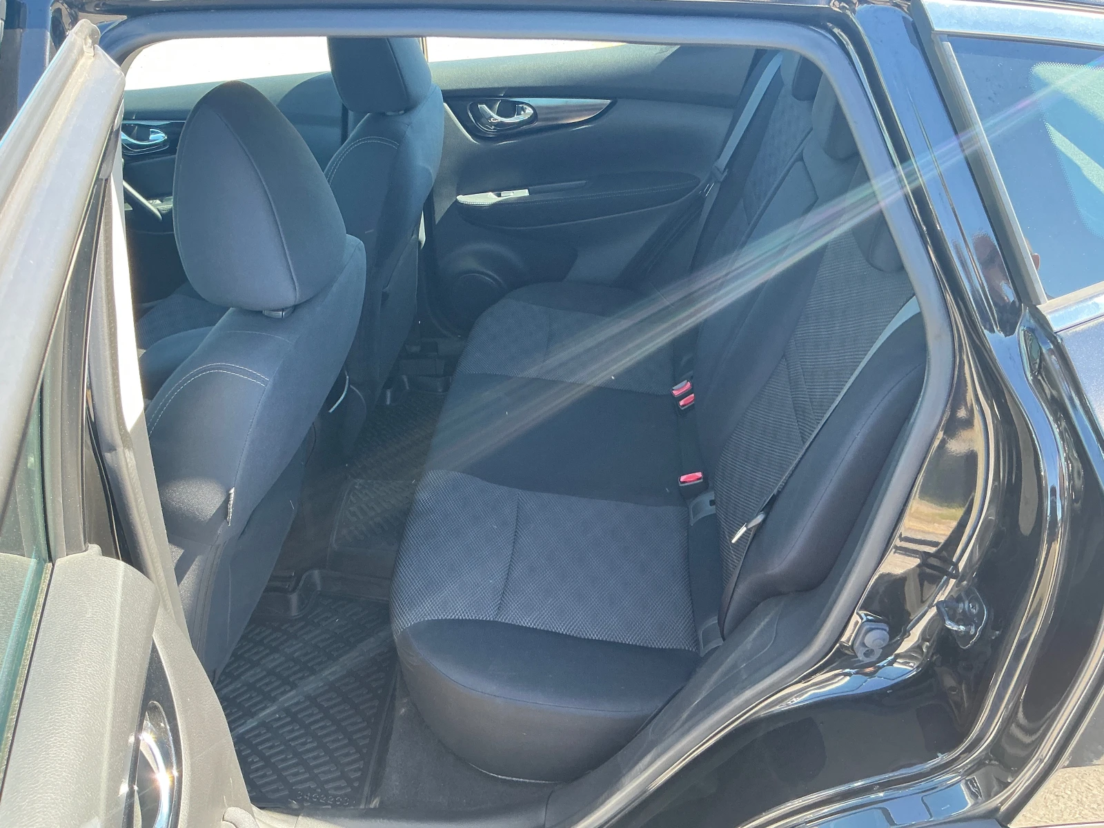 Nissan Qashqai 1.5 DCI, снимка 15 - Автомобили и джипове - 54558807