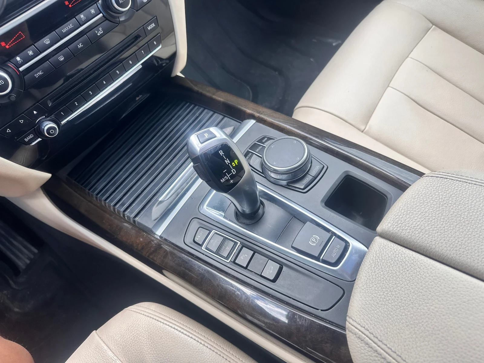BMW X5 Xdrive35i | CarPlay | Панорама | Подгрев | ТОП, снимка 12 - Автомобили и джипове - 54663770