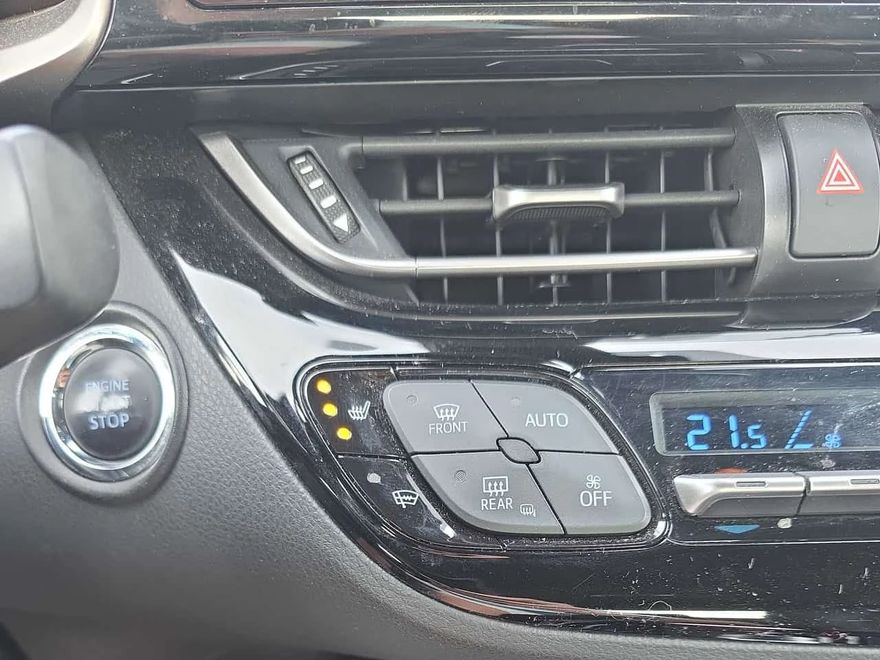 Toyota C-HR * FWD * Ltd Avail* АВТОКРЕДИТ БЕЗ ПЪРВОНАЧАЛНА* , снимка 15 - Автомобили и джипове - 54904428