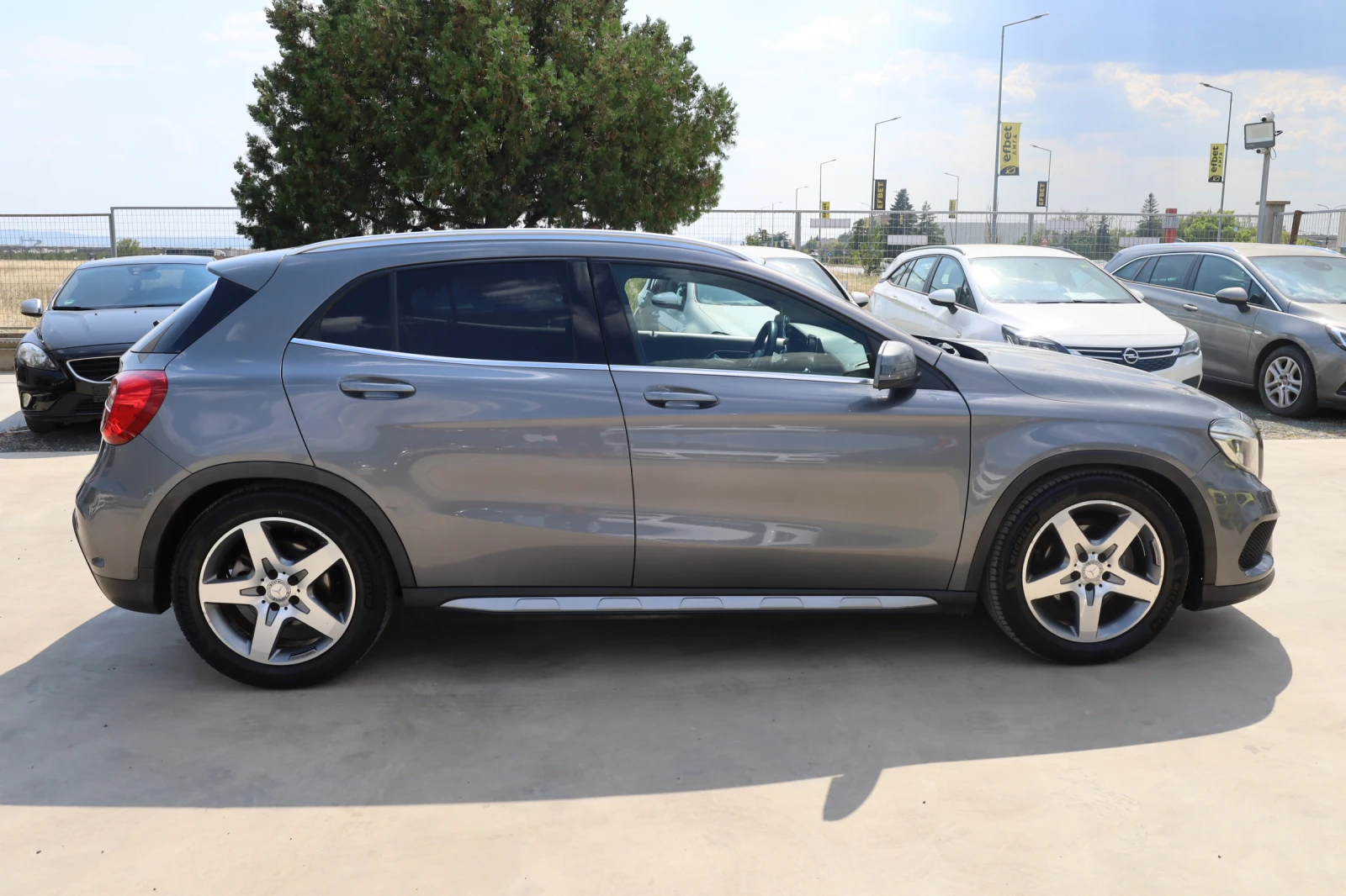 Mercedes-Benz GLA 200  4-МATIC/AMG/HARMAN-KARDON/PODGREV/LIZING, снимка 3 - Автомобили и джипове - 55576092