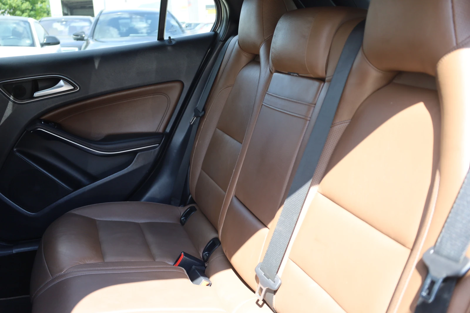 Mercedes-Benz GLA 200  4-МATIC/AMG/HARMAN-KARDON/PODGREV/LIZING, снимка 8 - Автомобили и джипове - 55576092