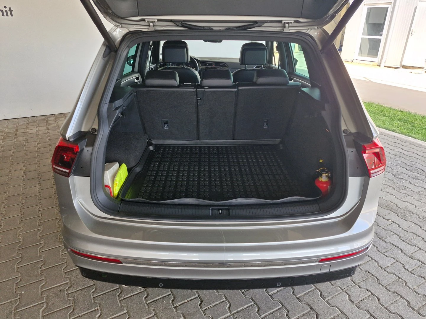 VW Tiguan, снимка 9 - Автомобили и джипове - 56421331