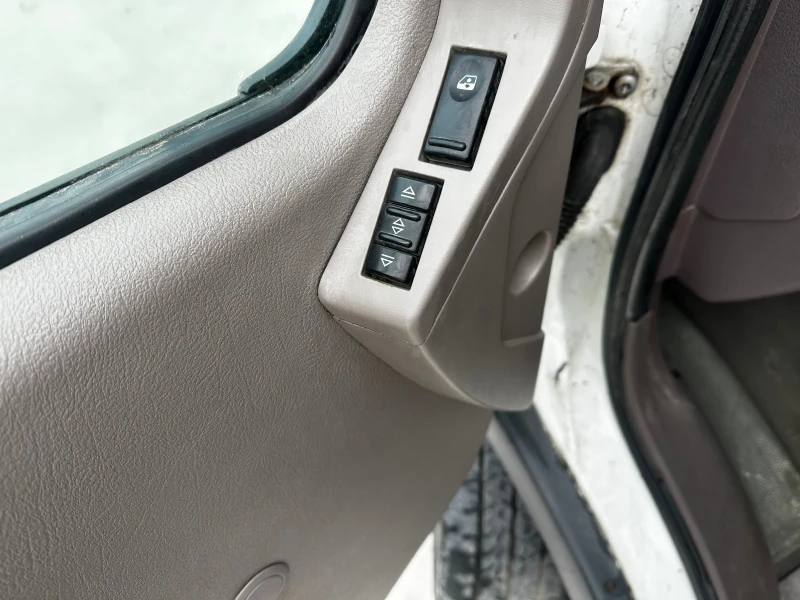 Opel Movano 2.8DTI* Климатик* , снимка 10 - Бусове и автобуси - 53249783