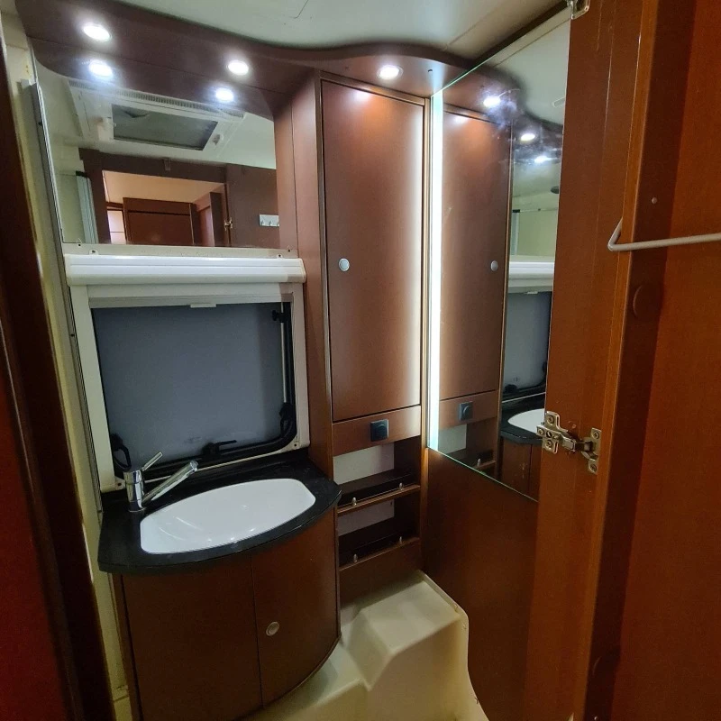 Каравана Други COMFORT V.I.P. 8M, снимка 15 - Каравани и кемпери - 41749631