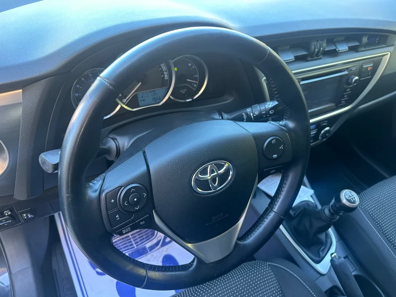 Toyota Auris 1.4D4D* PANORAMA* KAMERA* REALNI KM* , снимка 9 - Автомобили и джипове - 47421959