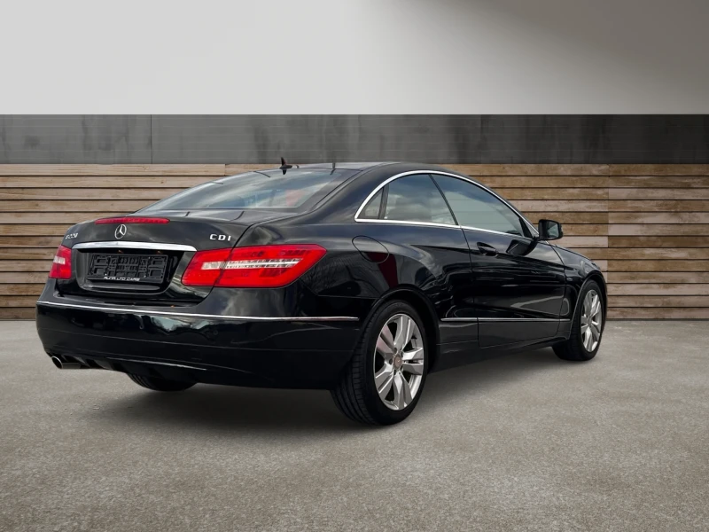 Mercedes-Benz E 220 CDi Coupe 111000km ГАРАНТИРАН ПРОБЕГ, снимка 4 - Автомобили и джипове - 48680032