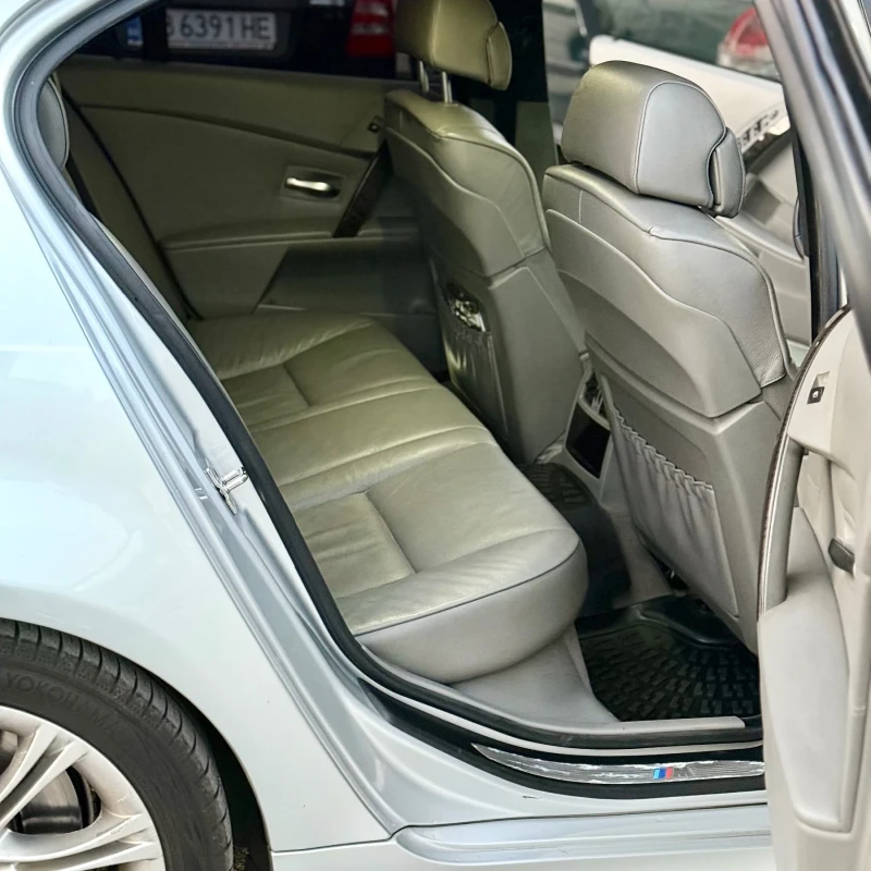 BMW 535 * Фабричен M-Пакет* * Head-Up* * Подгрев* , снимка 11 - Автомобили и джипове - 51588770