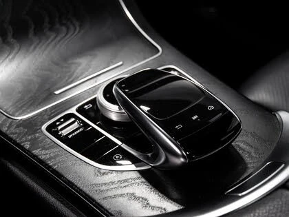 Mercedes-Benz C 300 4MATIC* АвтоКредит* (ЦЕНА ДО БГ), снимка 13 - Автомобили и джипове - 54139686