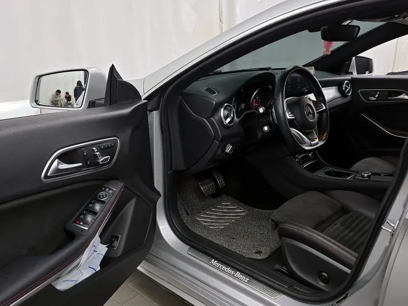 Mercedes-Benz CLA, снимка 10 - Автомобили и джипове - 54288279