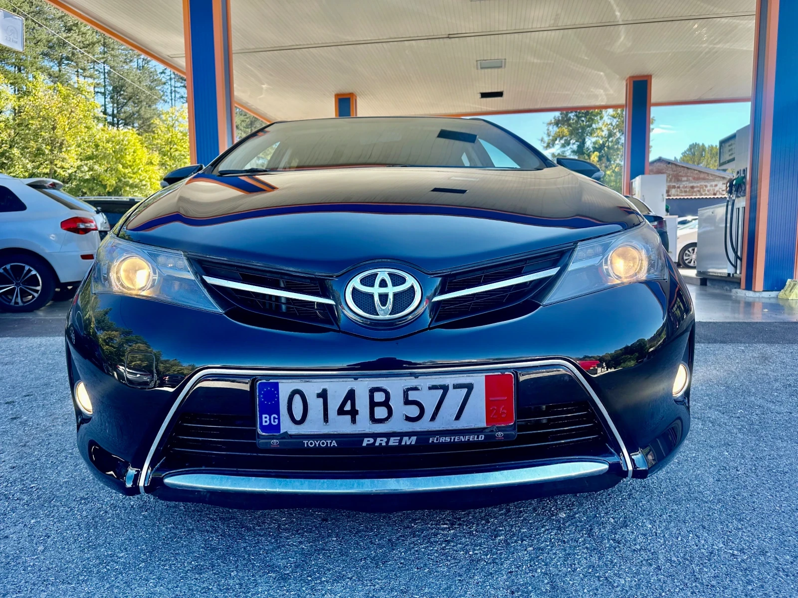 Toyota Auris 1.4D4D* PANORAMA* KAMERA* REALNI KM*  - изображение 2