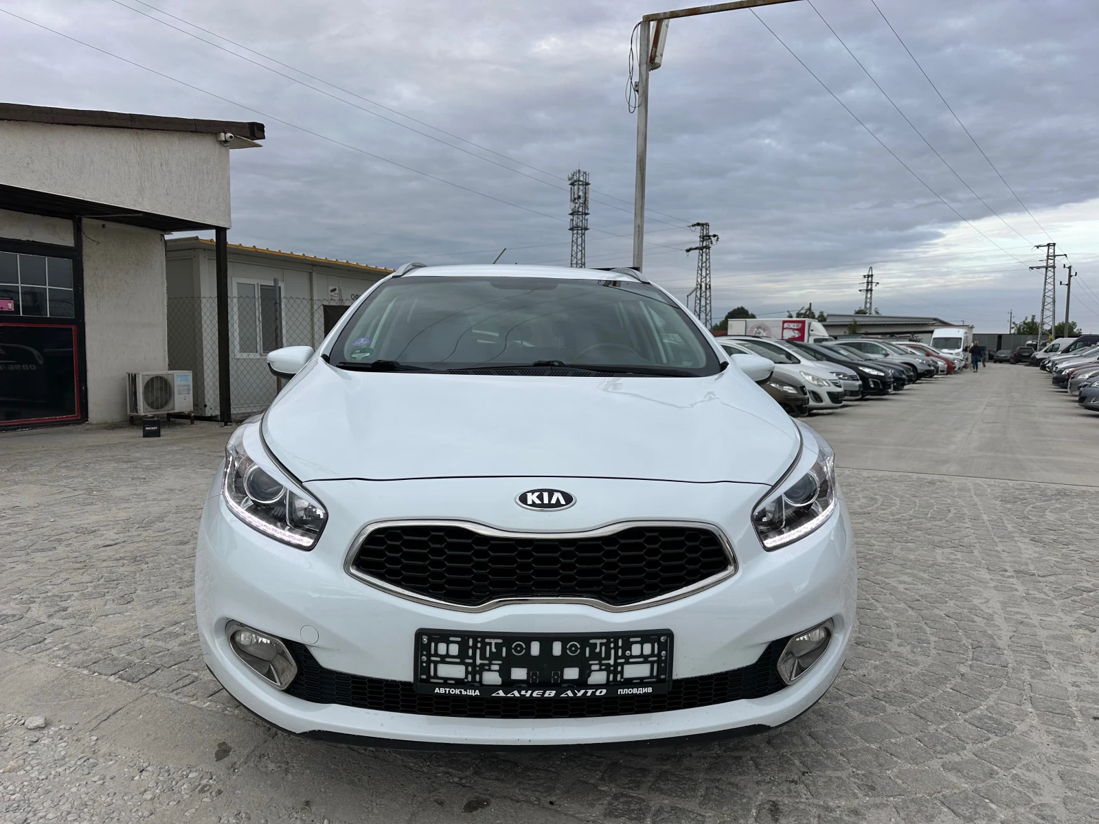 Kia Ceed 1.6 БЕНЗИН#LED#ПЕРФЕКТНА#РЕАЛНИ КИЛОМЕТРИ#EURO 5 - изображение 8