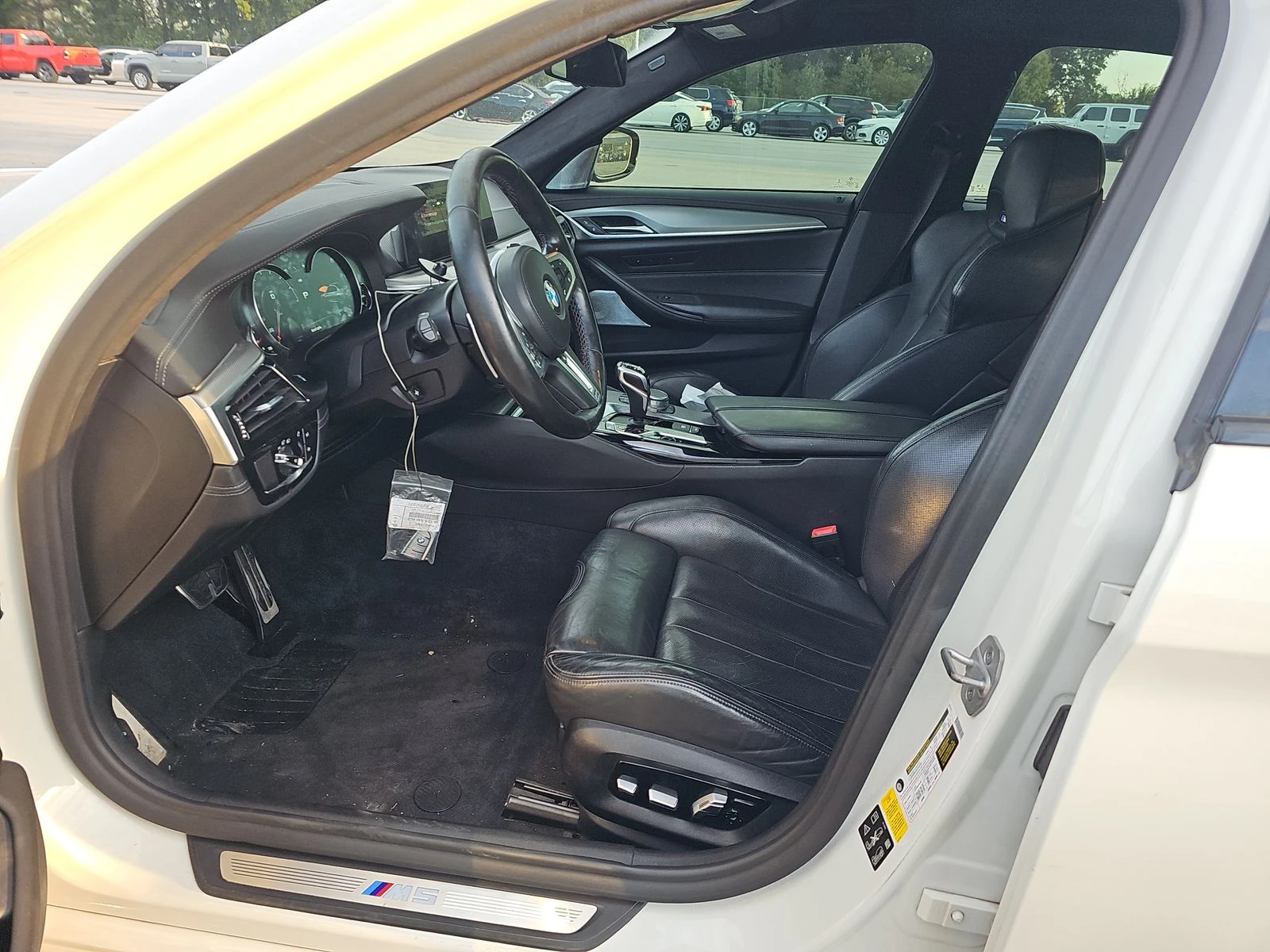 BMW M5 B&W* HEADUP* DISTRONIK* МАСАЖ* ОБДУХ* ВАКУМ* LANE  - изображение 10