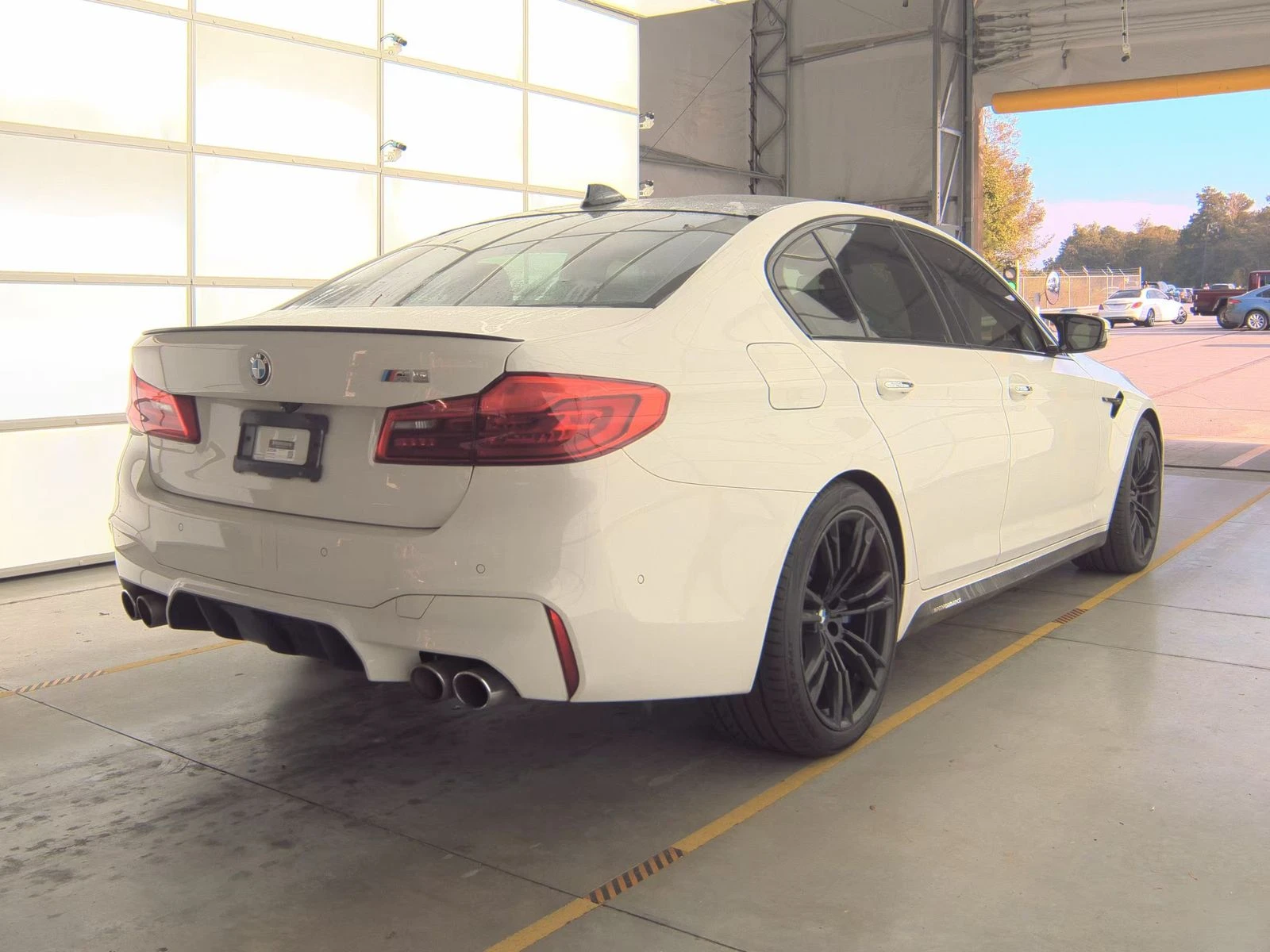 BMW M5 B&W* HEADUP* DISTRONIK* МАСАЖ* ОБДУХ* ВАКУМ* LANE  - изображение 4