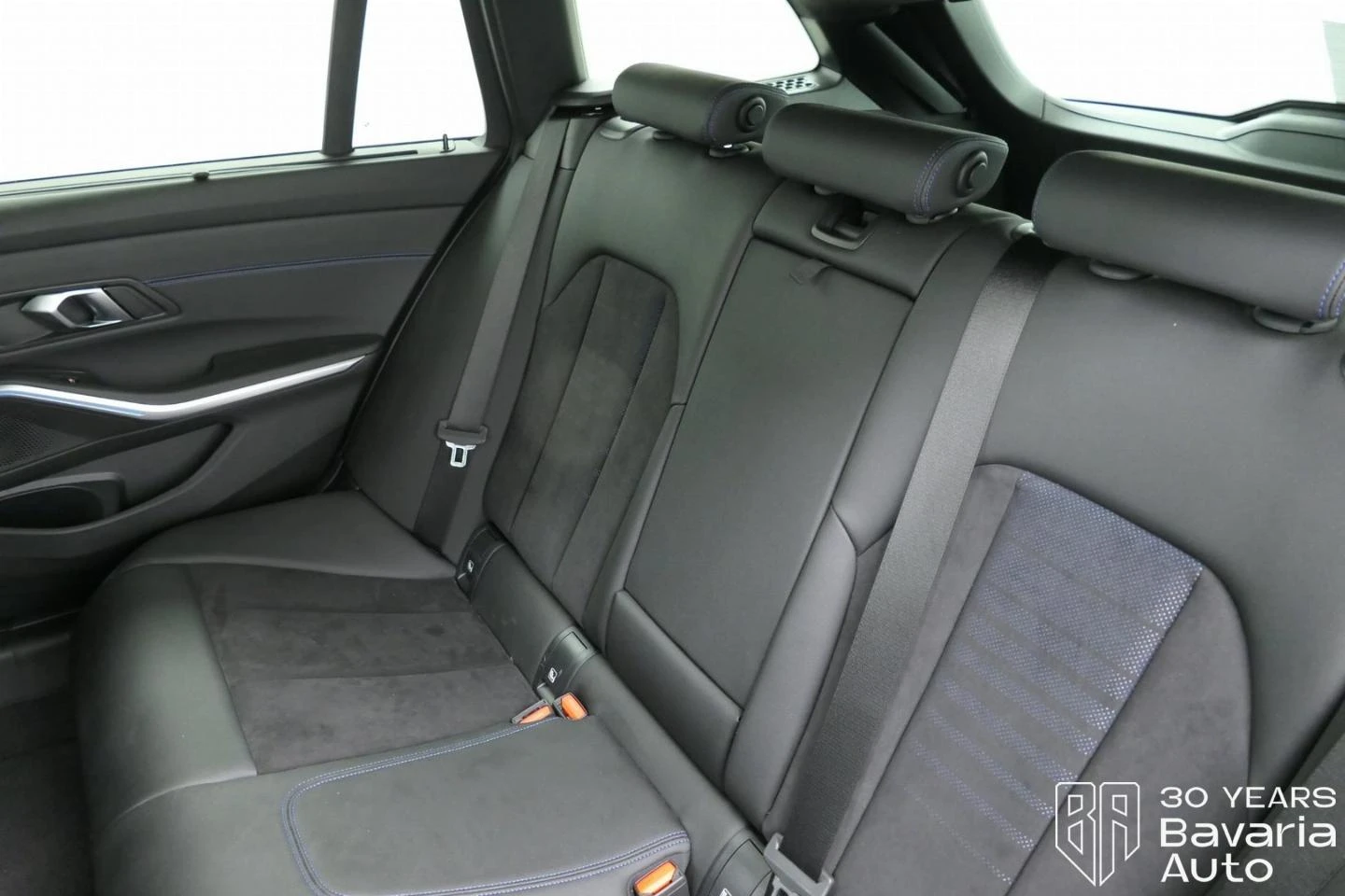 BMW 320 i Touring M Sport Paket Sportautomatic - изображение 8