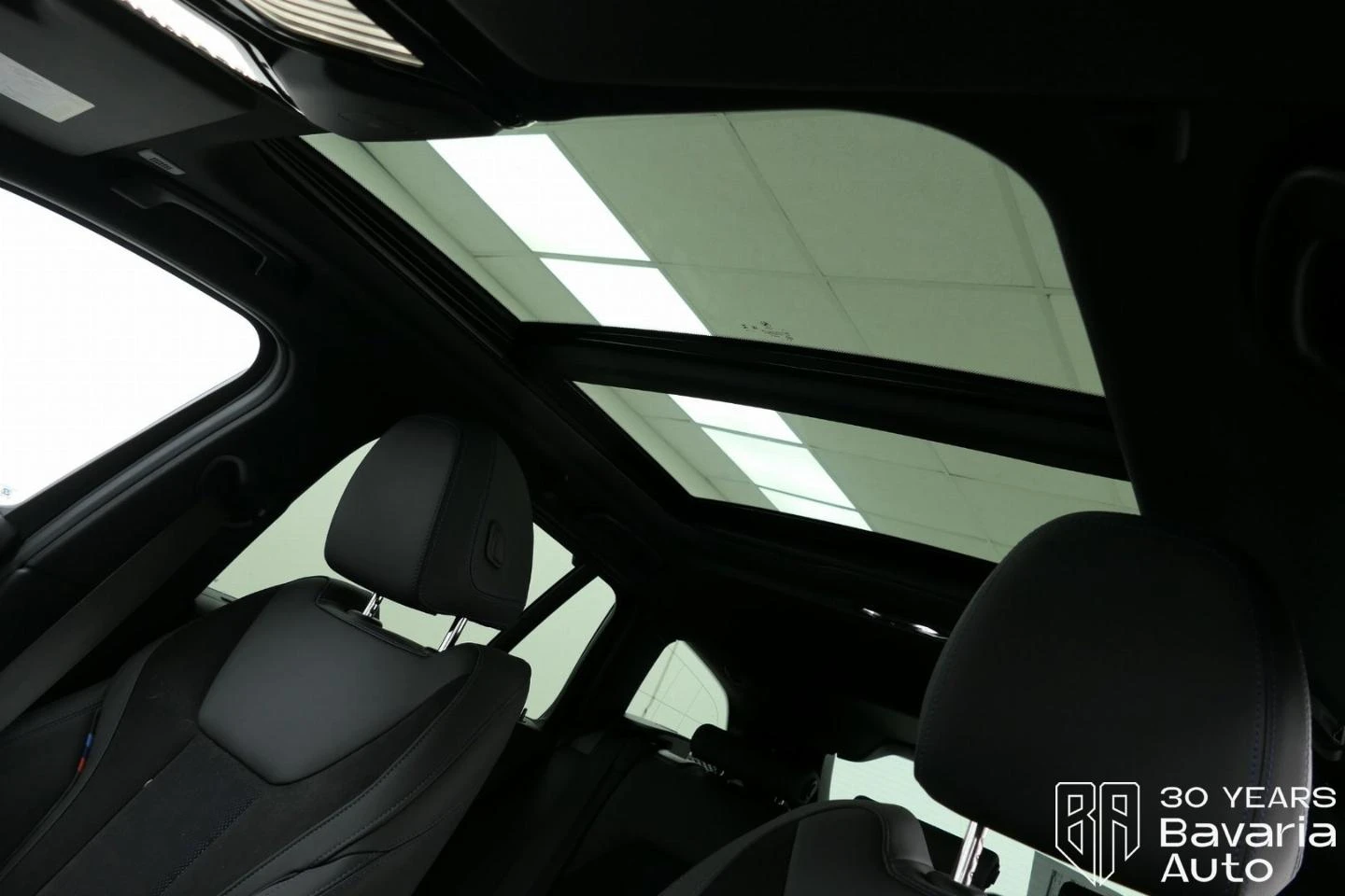 BMW 320 i Touring M Sport Paket Sportautomatic - изображение 9