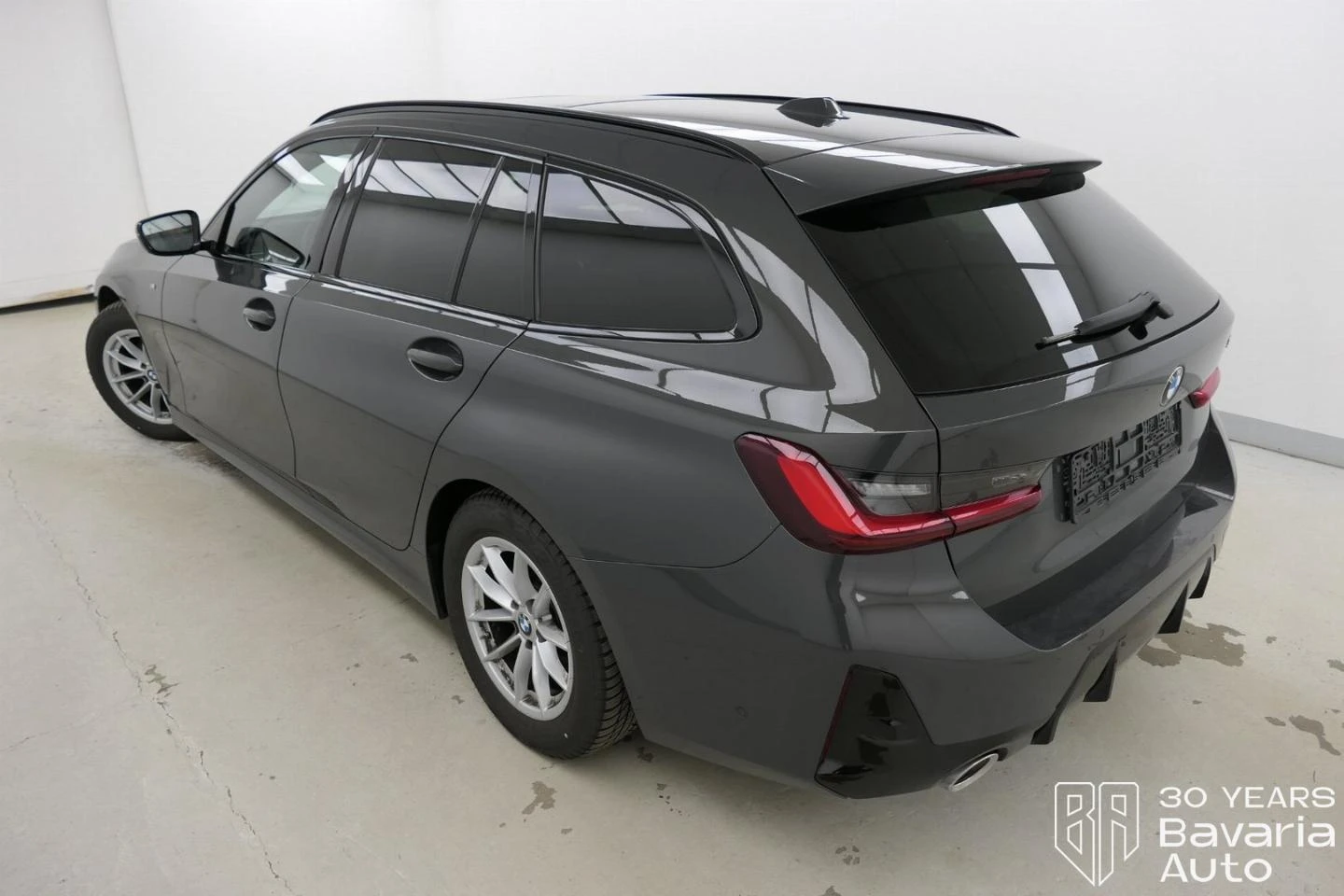 BMW 320 i Touring M Sport Paket Sportautomatic - изображение 2