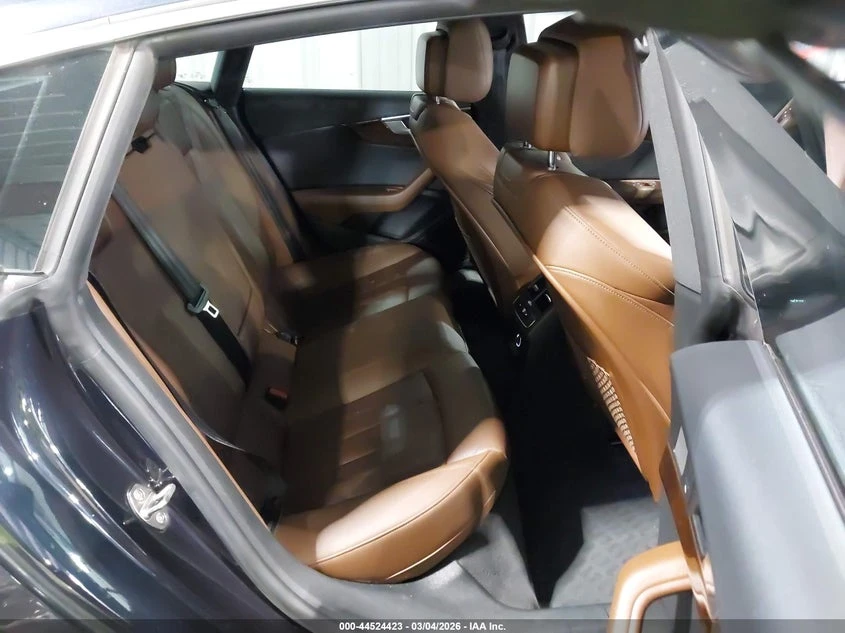 Audi A5 2.0l 2.0T Premium, снимка 8 - Автомобили и джипове - 53932710