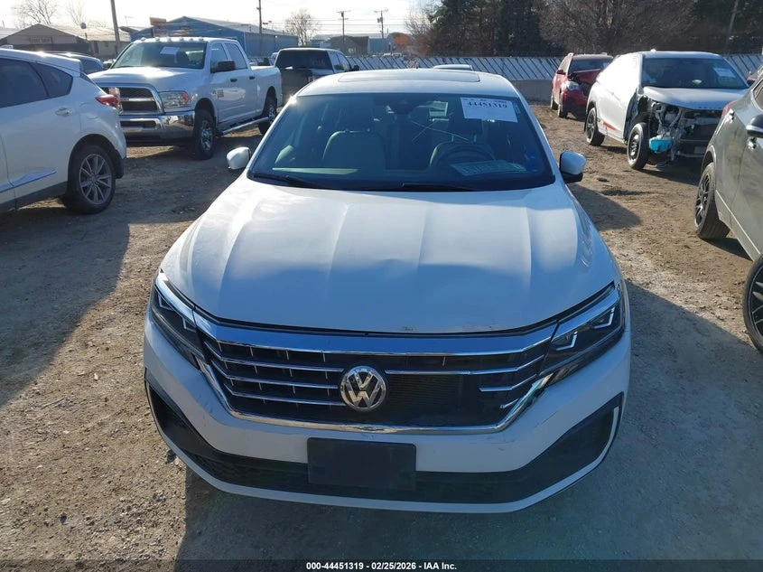 VW Passat 2.0l Volkswagen 2.0T R-Line, снимка 12 - Автомобили и джипове - 54141647