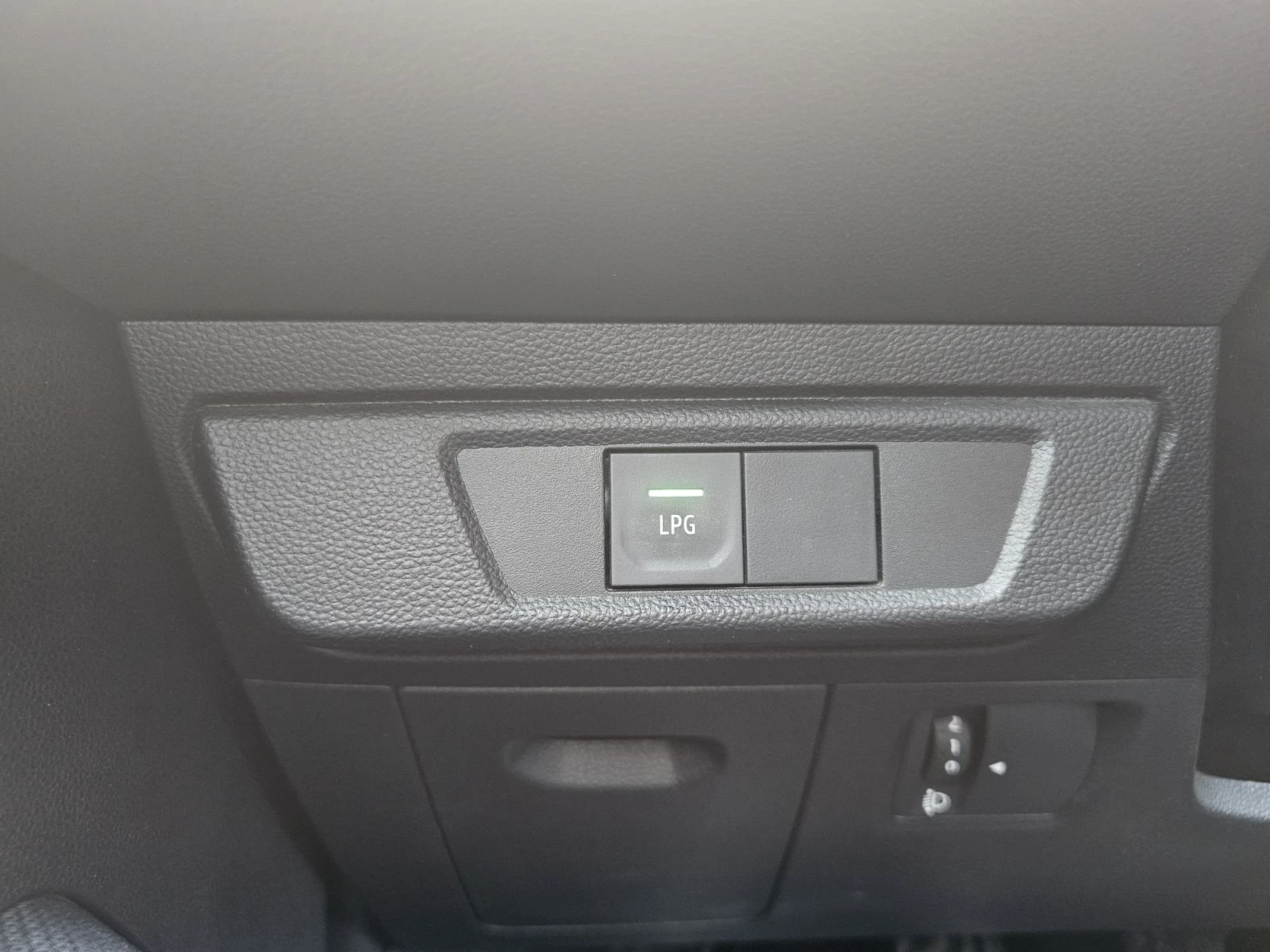 Dacia Sandero 1.0 TCe 100 LPG, снимка 9 - Автомобили и джипове - 54302032