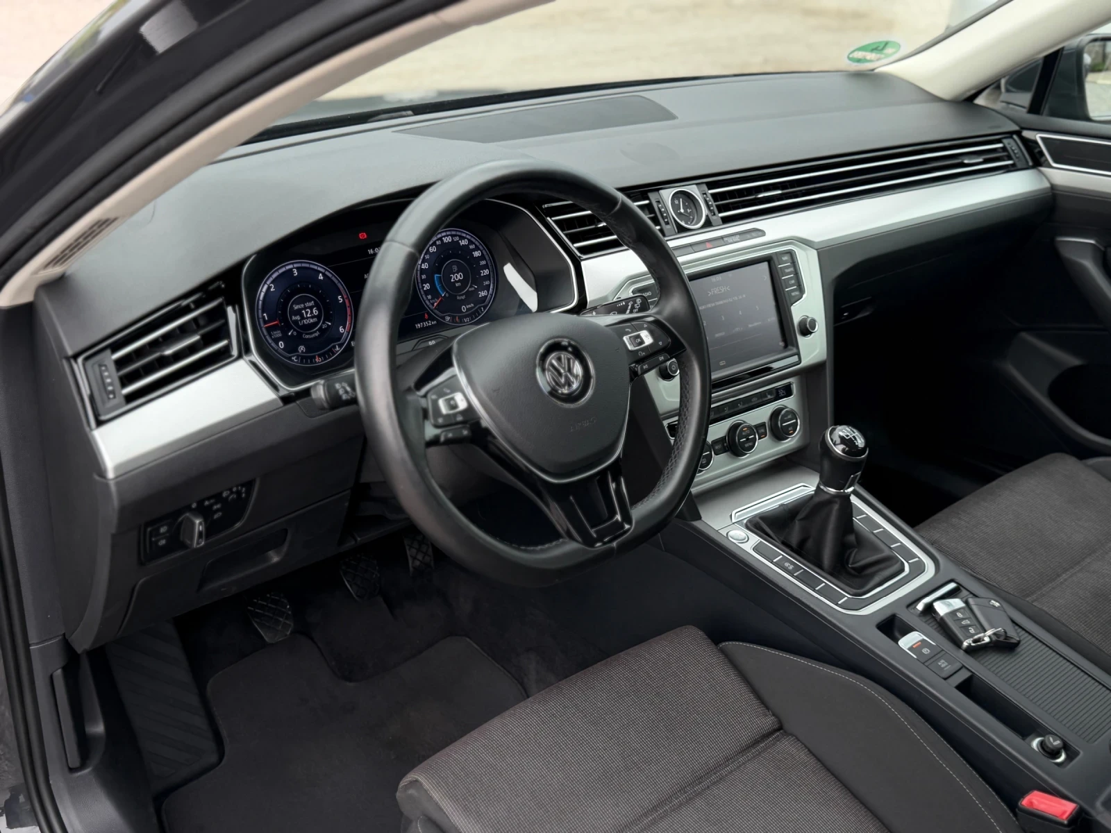 VW Passat 2.0TDI 150кс 6ск DIGITAL НАВИ МАСАЖ ПОДГРЕВ , снимка 10 - Автомобили и джипове - 54478848