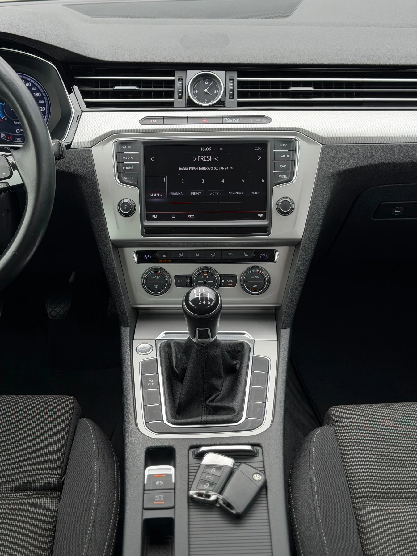 VW Passat 2.0TDI 150кс 6ск DIGITAL НАВИ МАСАЖ ПОДГРЕВ , снимка 16 - Автомобили и джипове - 54478848