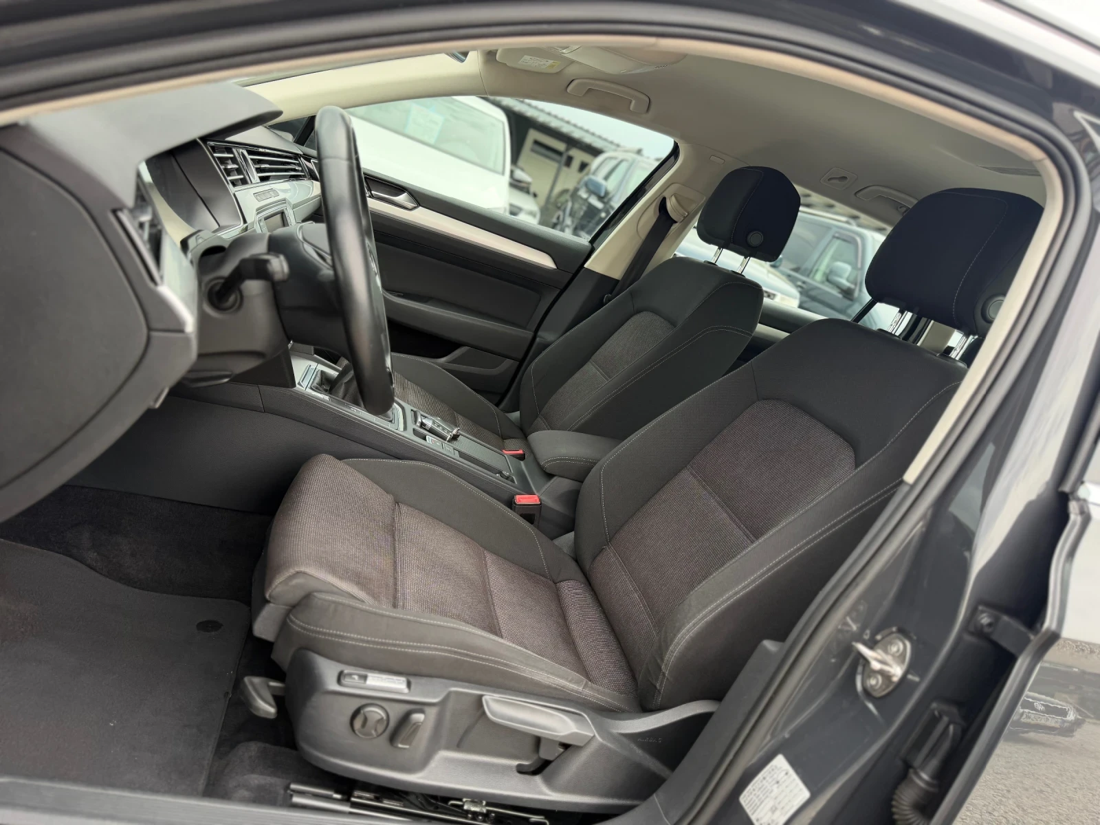 VW Passat 2.0TDI 150кс 6ск DIGITAL НАВИ МАСАЖ ПОДГРЕВ , снимка 11 - Автомобили и джипове - 54478848