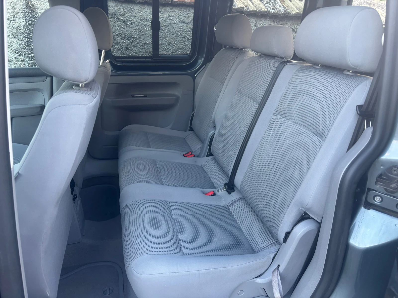 VW Caddy 1.9TDI  7 места, снимка 8 - Автомобили и джипове - 54511345