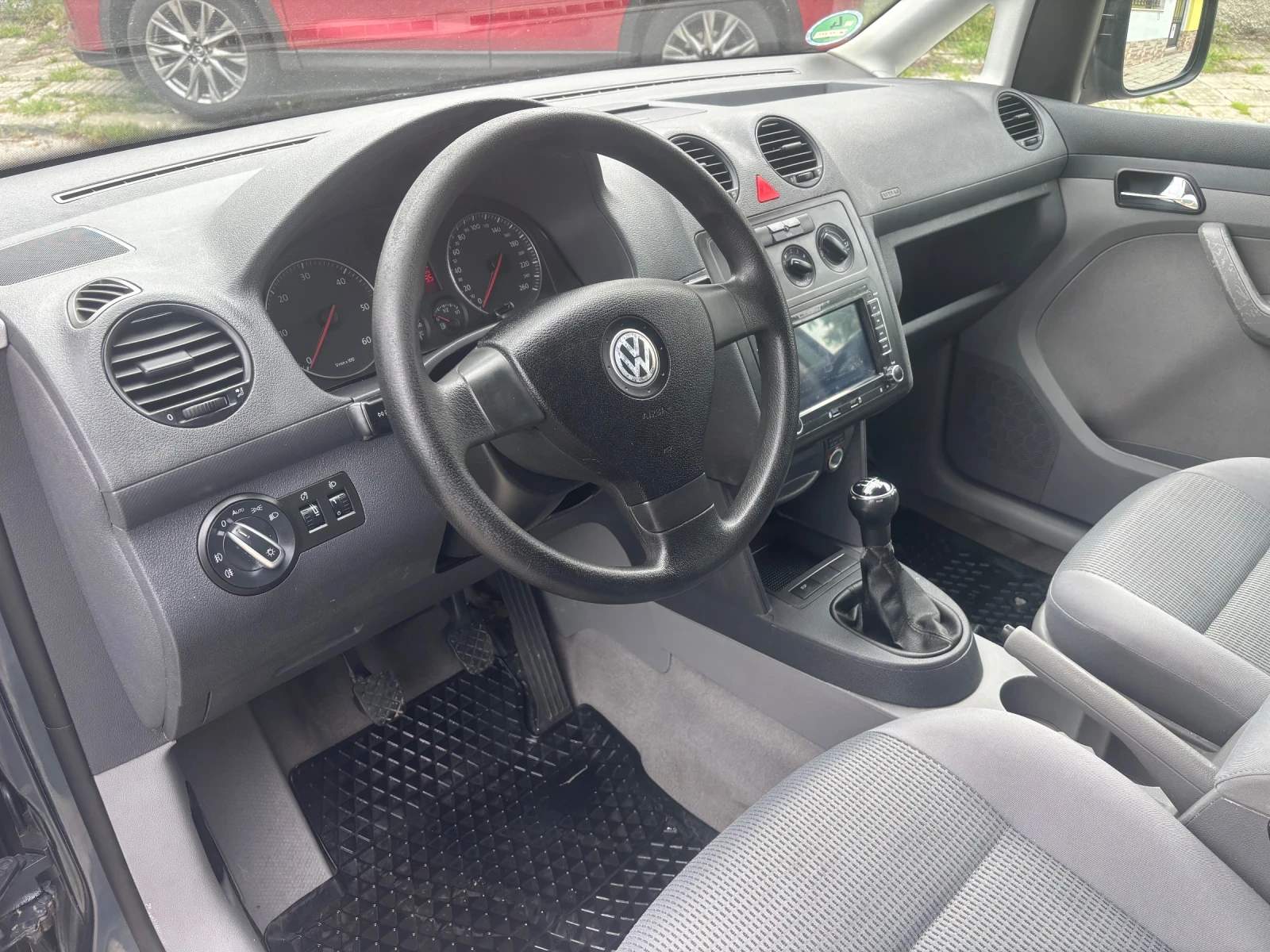 VW Caddy 1.9TDI  7 места, снимка 6 - Автомобили и джипове - 54511345