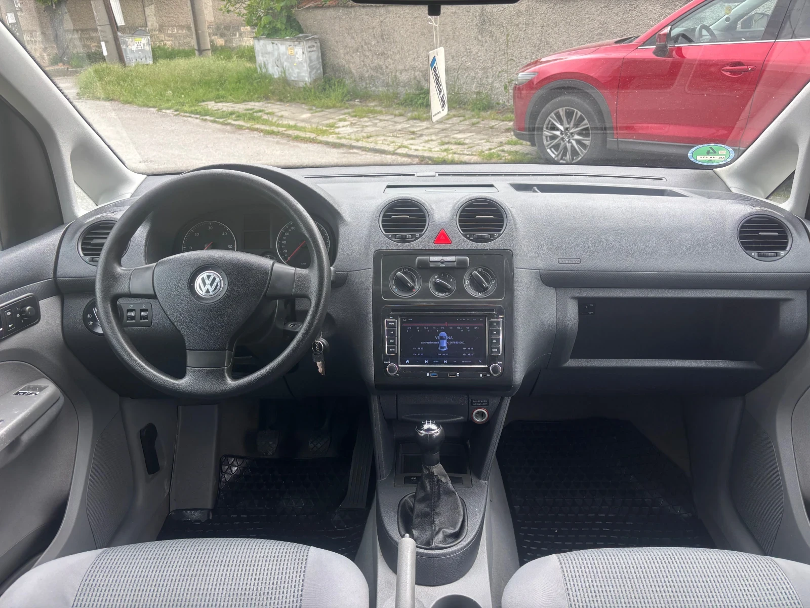 VW Caddy 1.9TDI  7 места, снимка 5 - Автомобили и джипове - 54511345