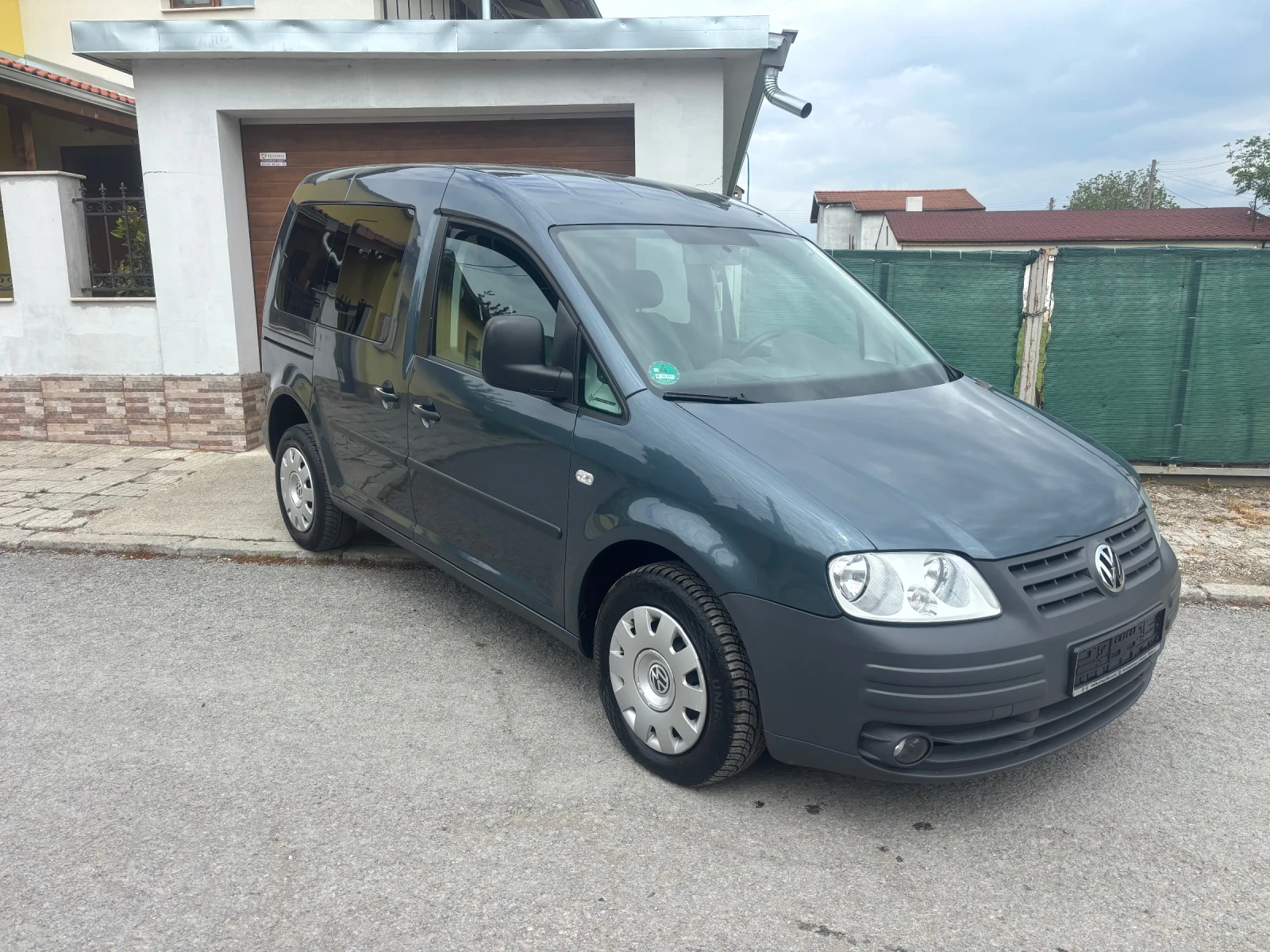 VW Caddy 1.9TDI  7 места