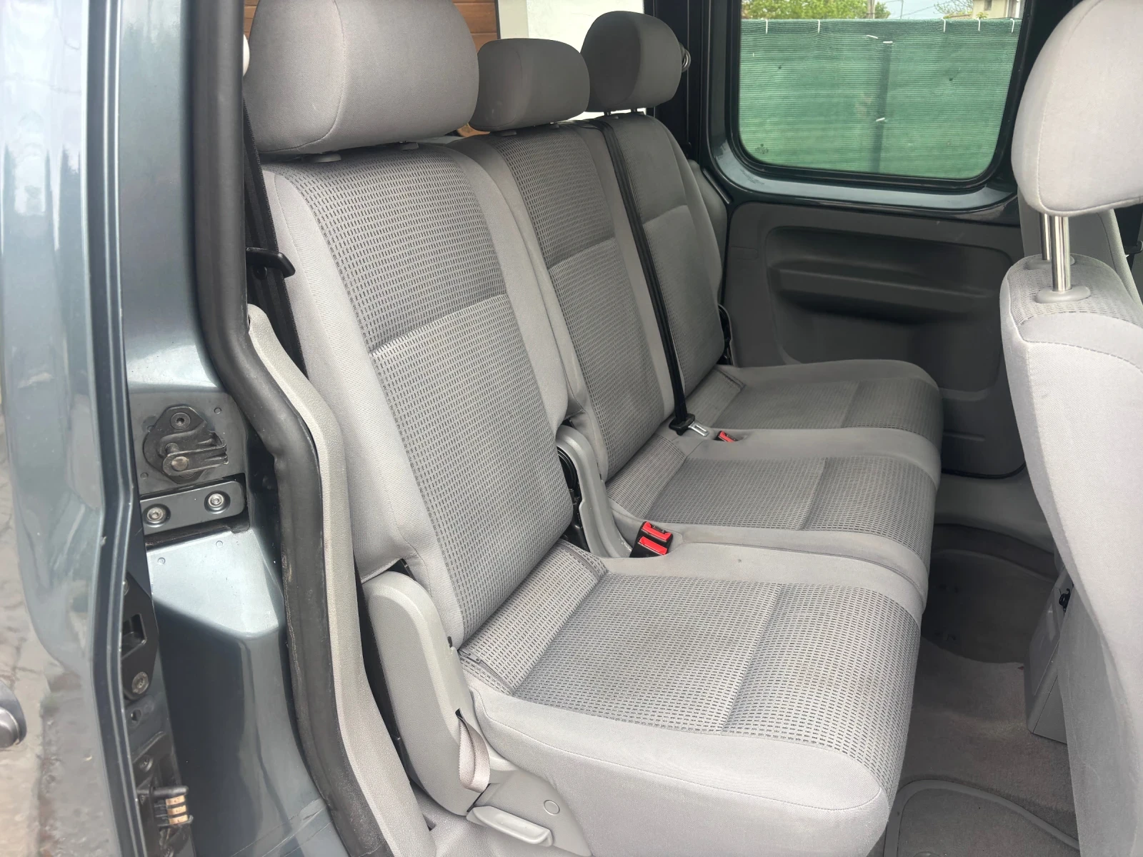 VW Caddy 1.9TDI  7 места, снимка 9 - Автомобили и джипове - 54511345