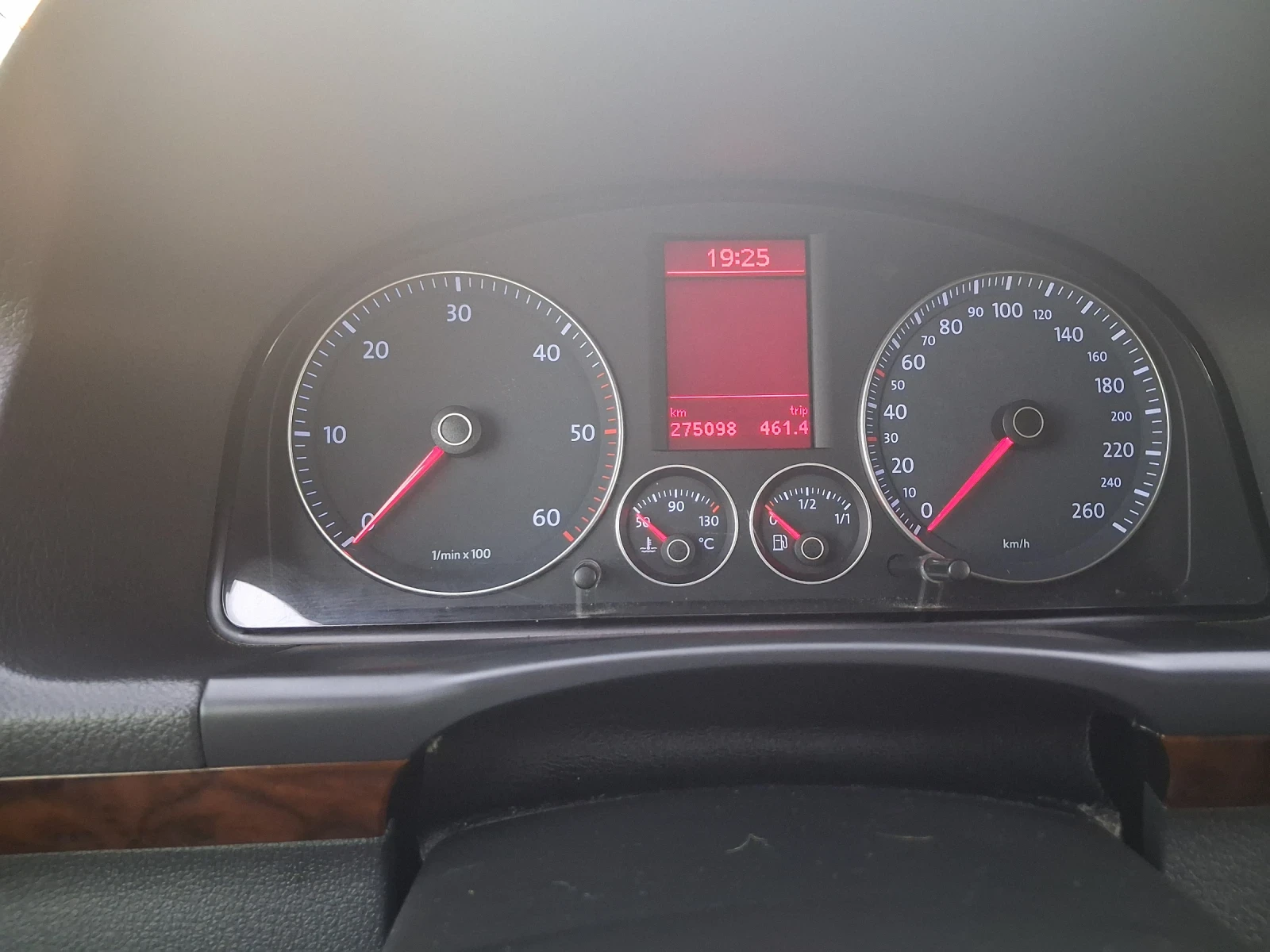 VW Touran 2.0 140 ps BMM Touran CROSS, снимка 11 - Автомобили и джипове - 55981540