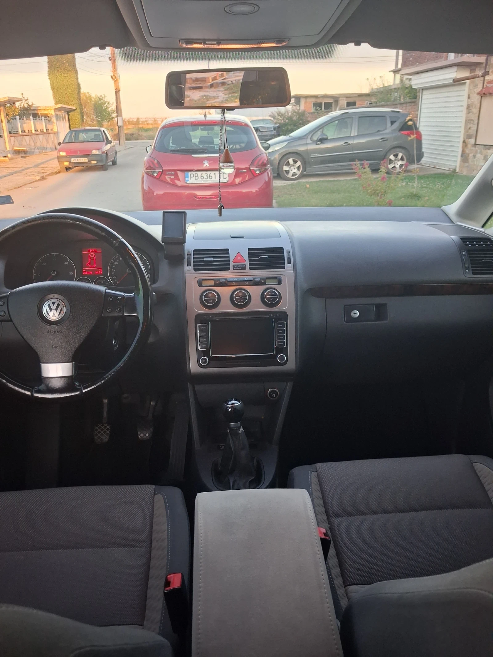 VW Touran 2.0 140 ps BMM Touran CROSS, снимка 8 - Автомобили и джипове - 55981540