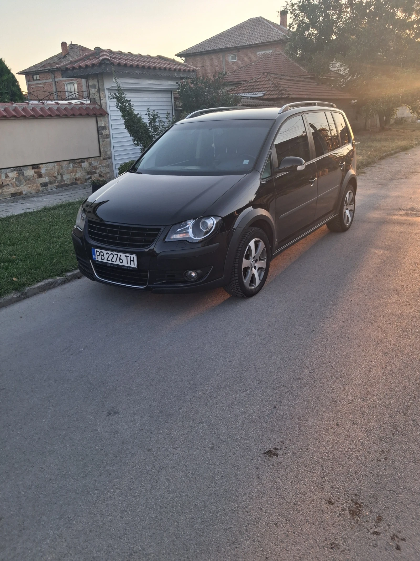 VW Touran 2.0 140 ps BMM Touran CROSS, снимка 5 - Автомобили и джипове - 55981540