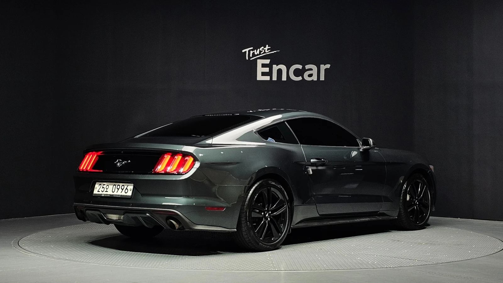 Ford Mustang 2.3 EcoBoost, снимка 2 - Автомобили и джипове - 55992360