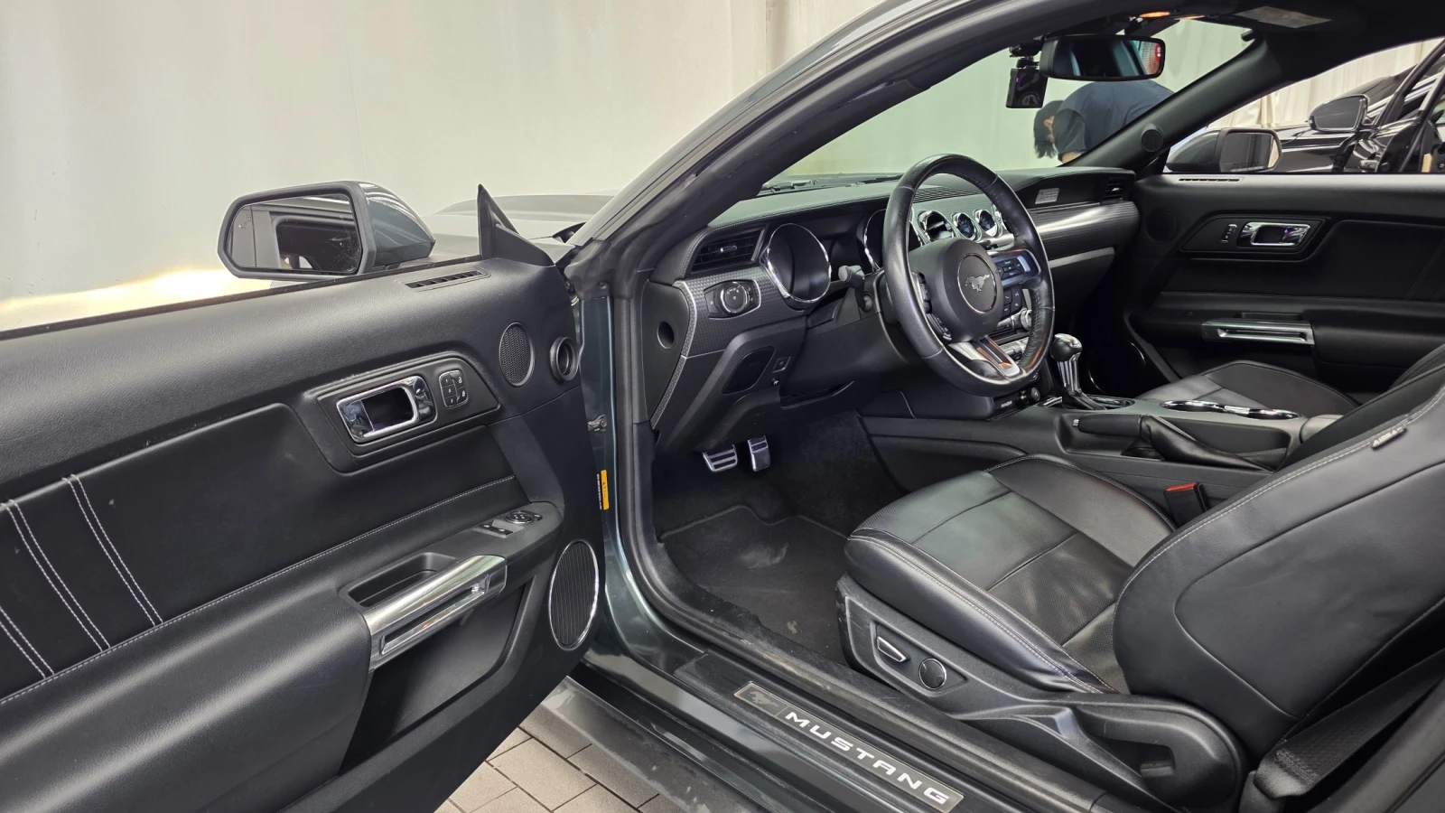 Ford Mustang 2.3 EcoBoost, снимка 9 - Автомобили и джипове - 55992360