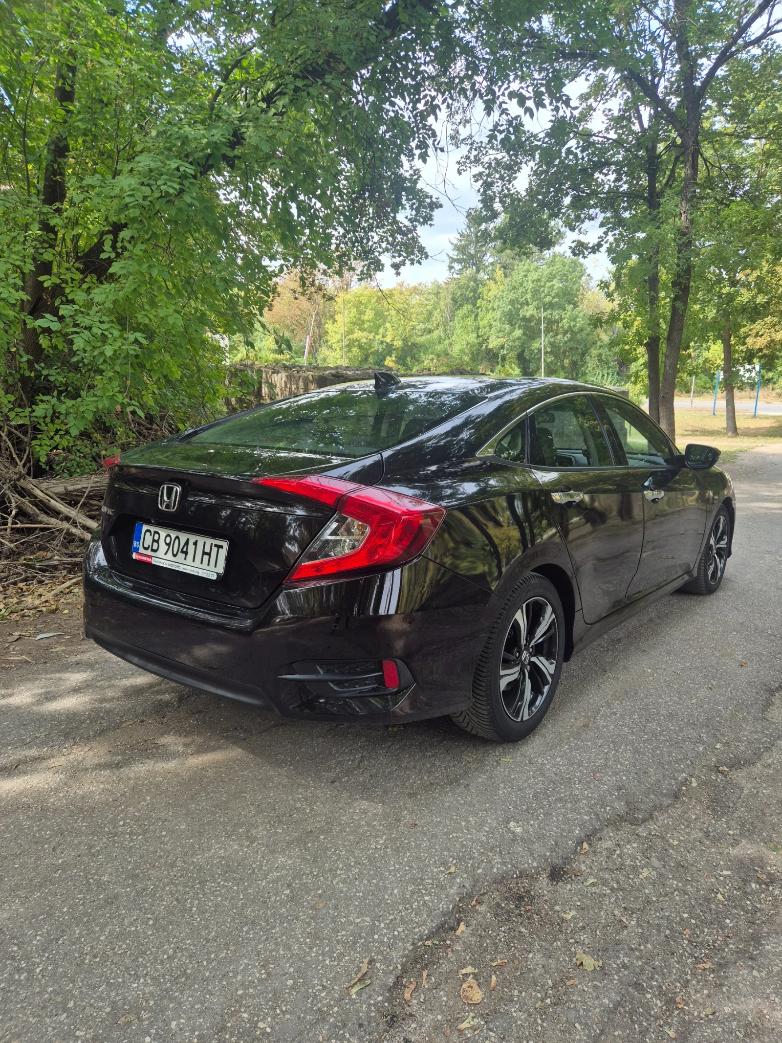 Honda Civic 1.5T БАРТЕР, снимка 4 - Автомобили и джипове - 56154510