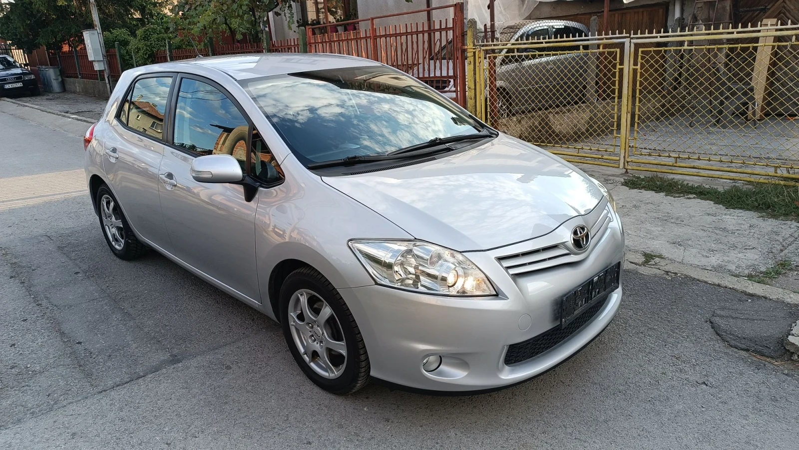 Toyota Auris 1.6-132к.с.топ състояние , снимка 9 - Автомобили и джипове - 56202200
