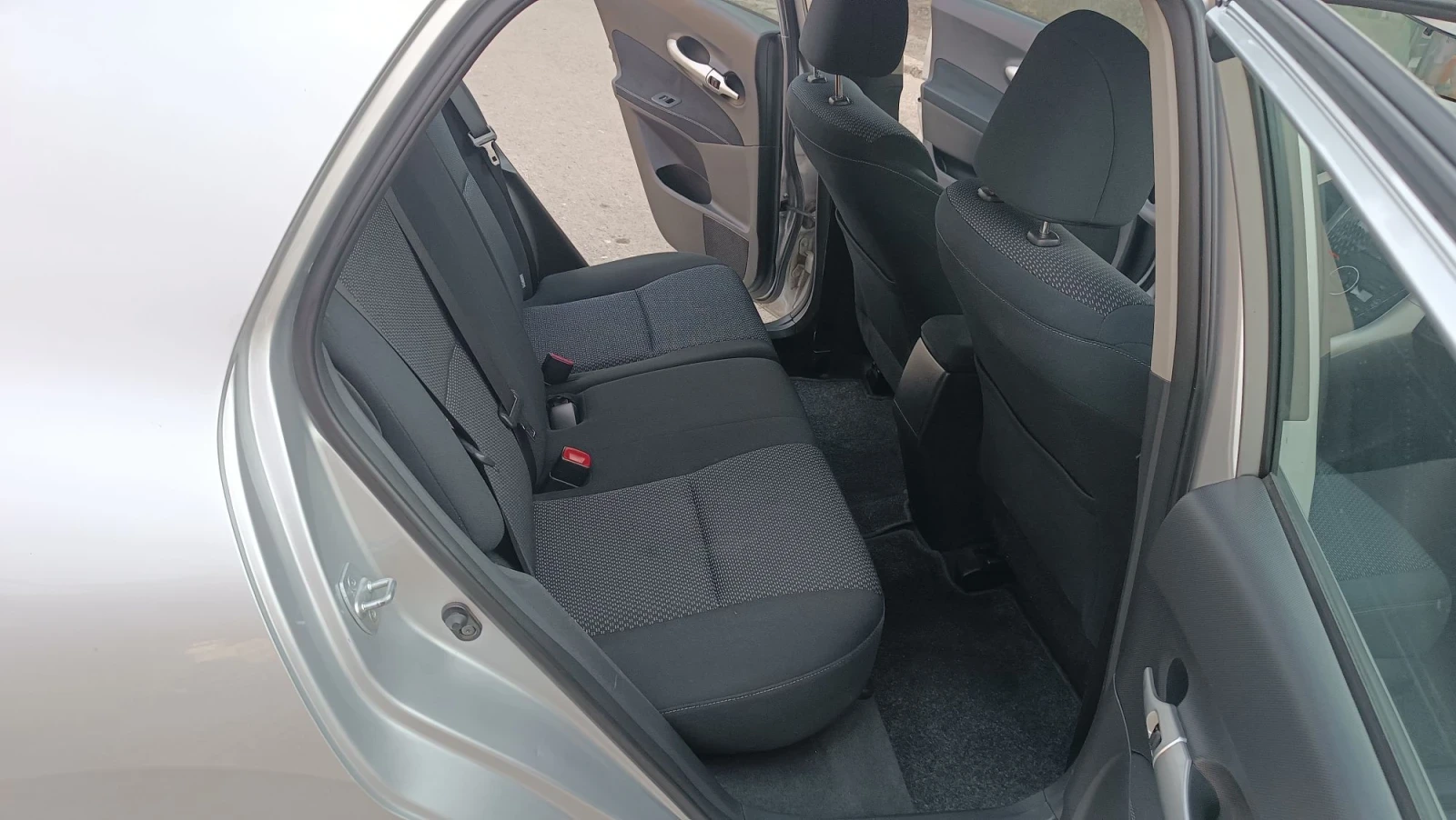 Toyota Auris 1.6-132к.с.топ състояние , снимка 15 - Автомобили и джипове - 56202200