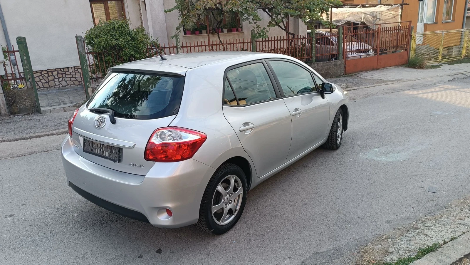 Toyota Auris 1.6-132к.с.топ състояние , снимка 2 - Автомобили и джипове - 56202200