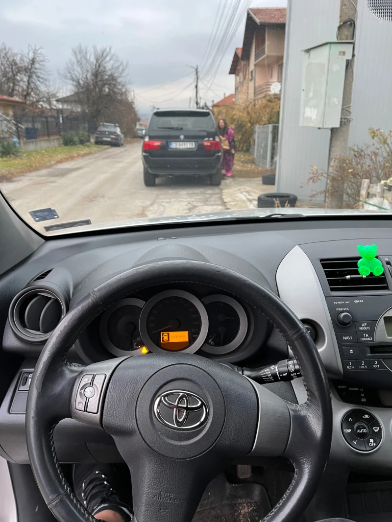 Toyota Rav4 D4D , снимка 8 - Автомобили и джипове - 47975170