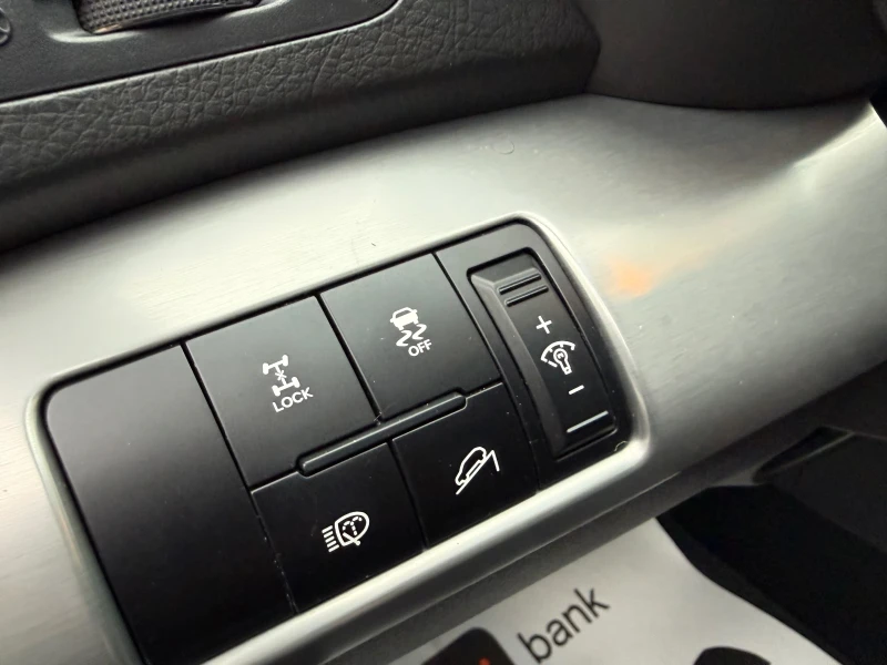 Kia Sorento 2.2CRDi ВСИЧКИ ЕКСТРИ, снимка 16 - Автомобили и джипове - 53442195
