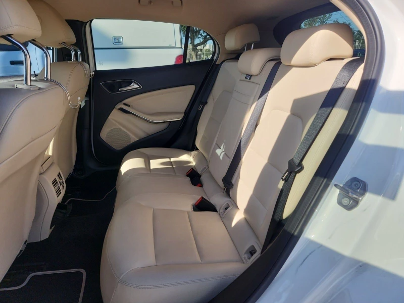 Mercedes-Benz GLA 250 Кожа* Памет* м.Точки, снимка 11 - Автомобили и джипове - 53526858