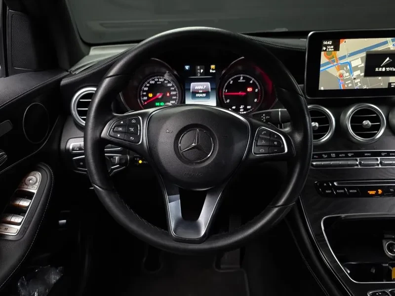 Mercedes-Benz GLC 220 D 4Matic Premium, снимка 13 - Автомобили и джипове - 55914199