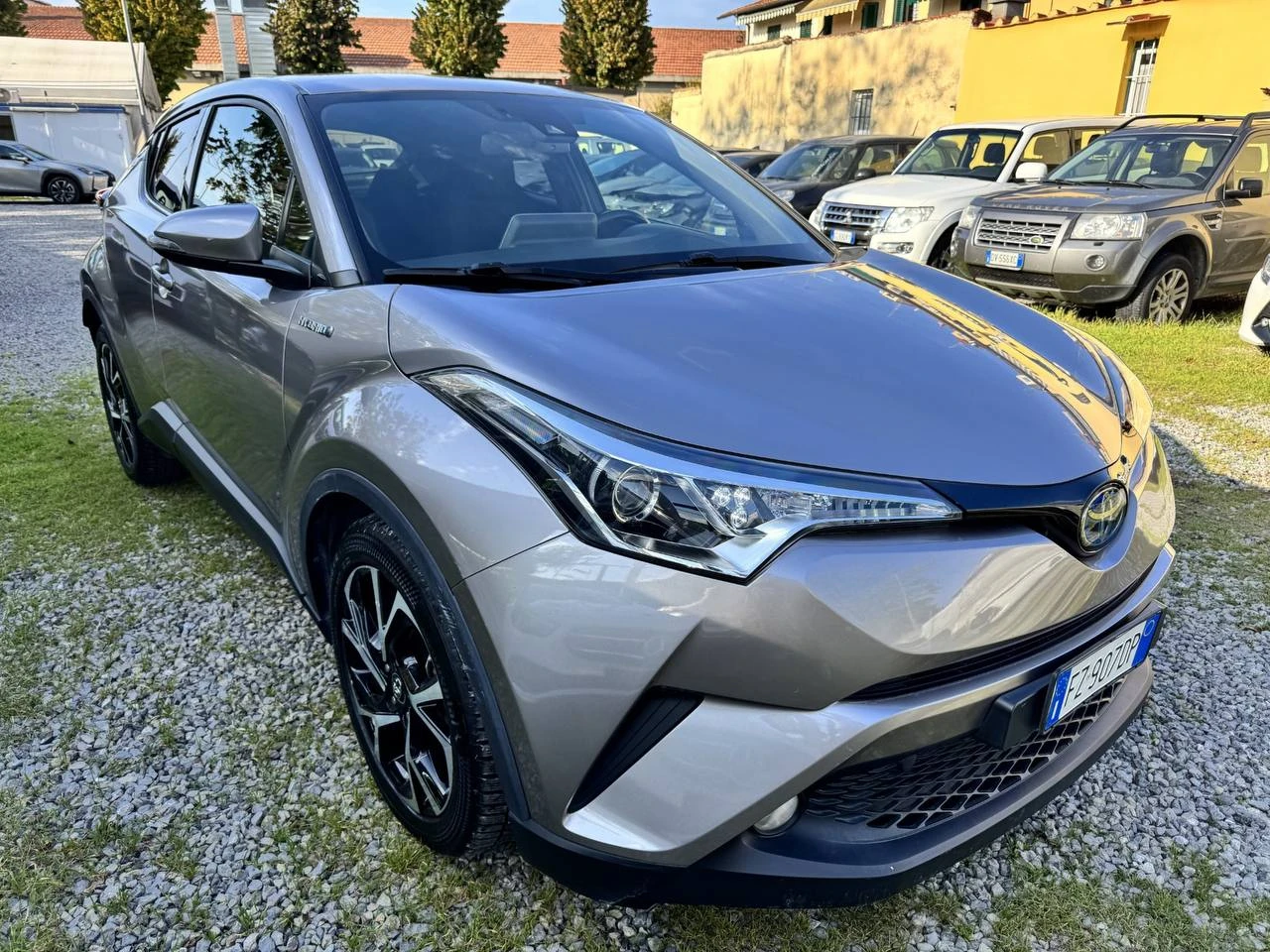 Toyota C-HR КАПАРИРАНА/1.8/Keyless/Подгрев/Камера/Carplay - изображение 2