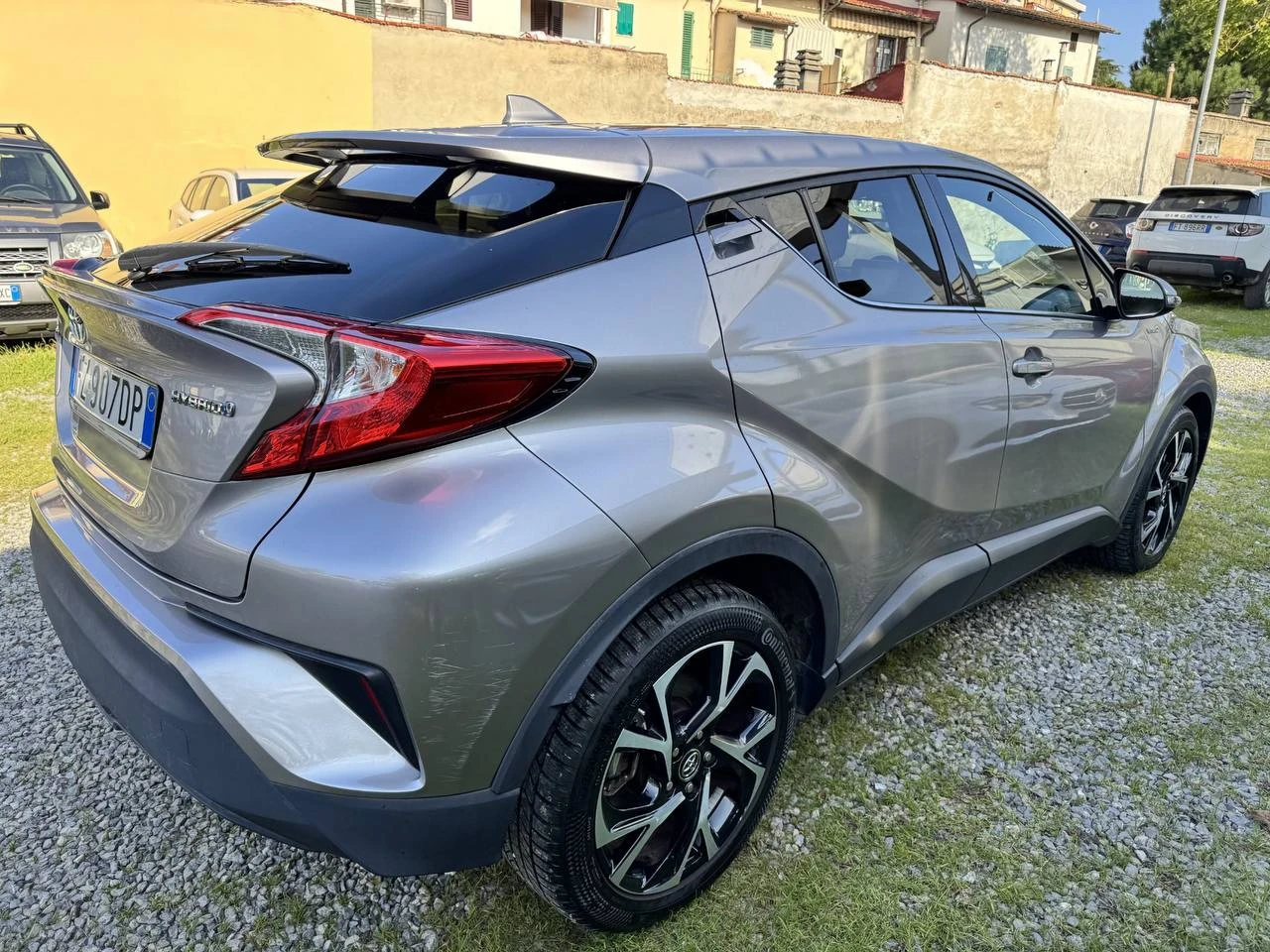 Toyota C-HR КАПАРИРАНА/1.8/Keyless/Подгрев/Камера/Carplay - изображение 6