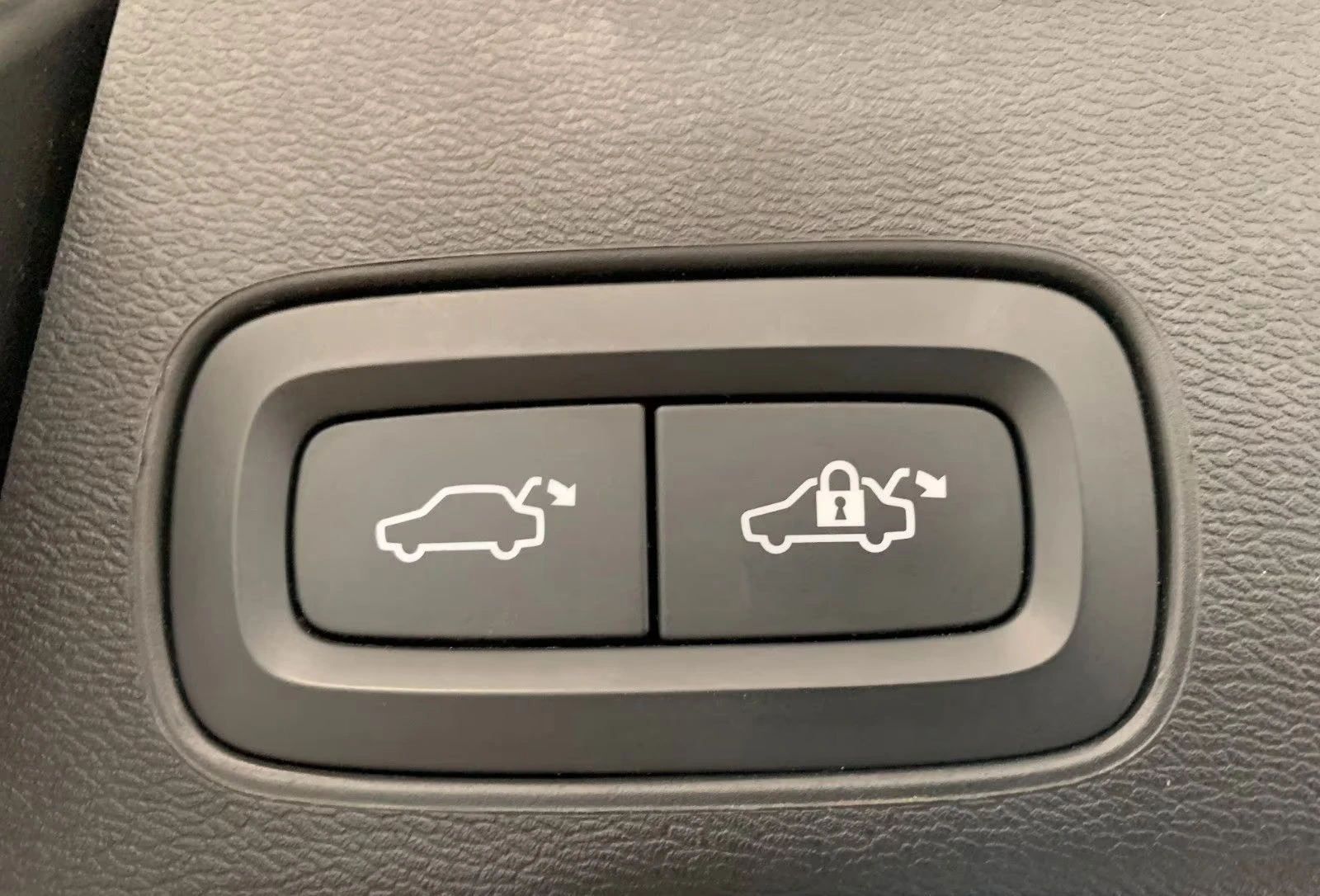 Volvo XC60 T6/R-DESIGN/462HP/DIGI/LED/CAM/CARPLAY/KLESS/616f - изображение 6