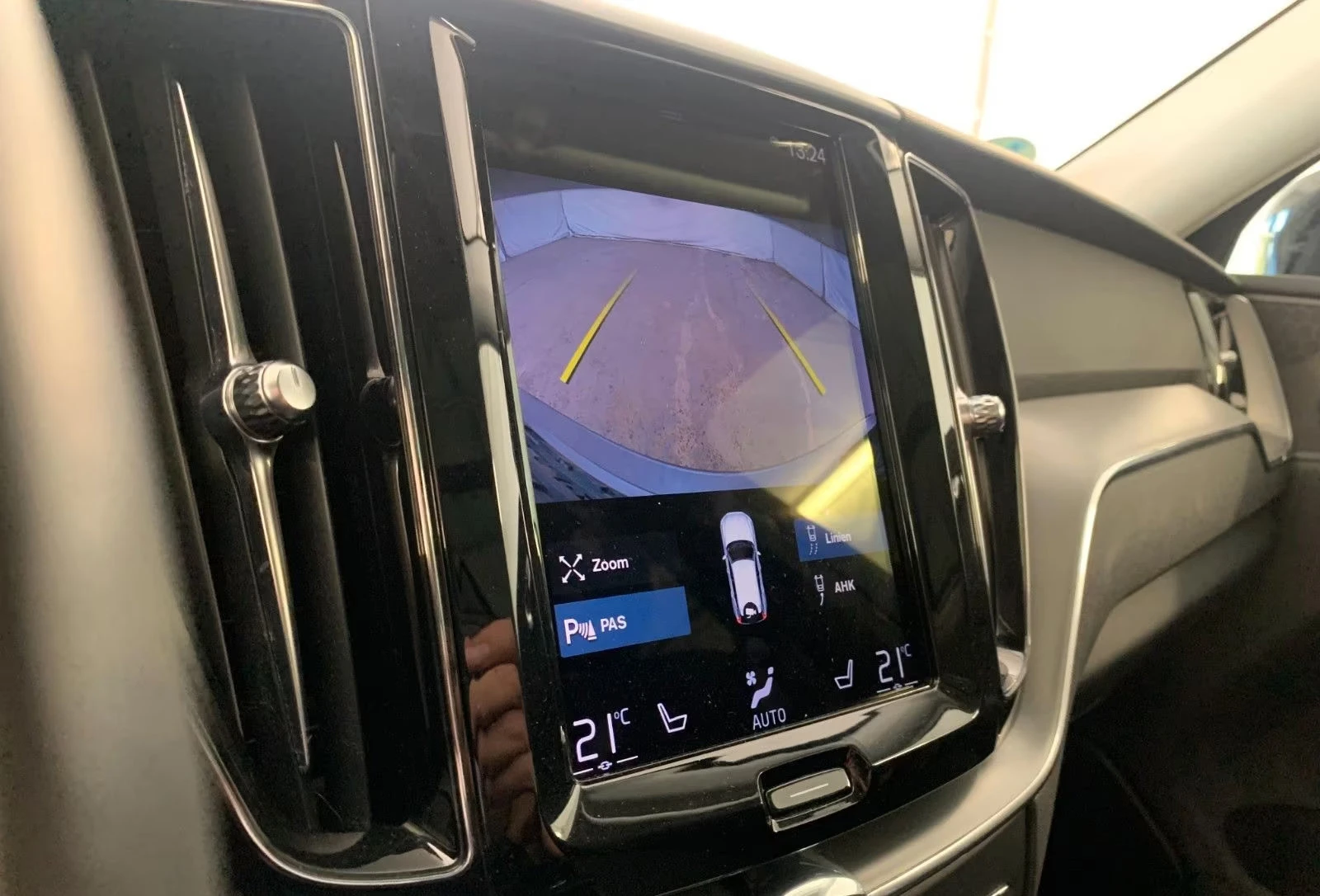 Volvo XC60 T6/R-DESIGN/462HP/DIGI/LED/CAM/CARPLAY/KLESS/616f - изображение 8