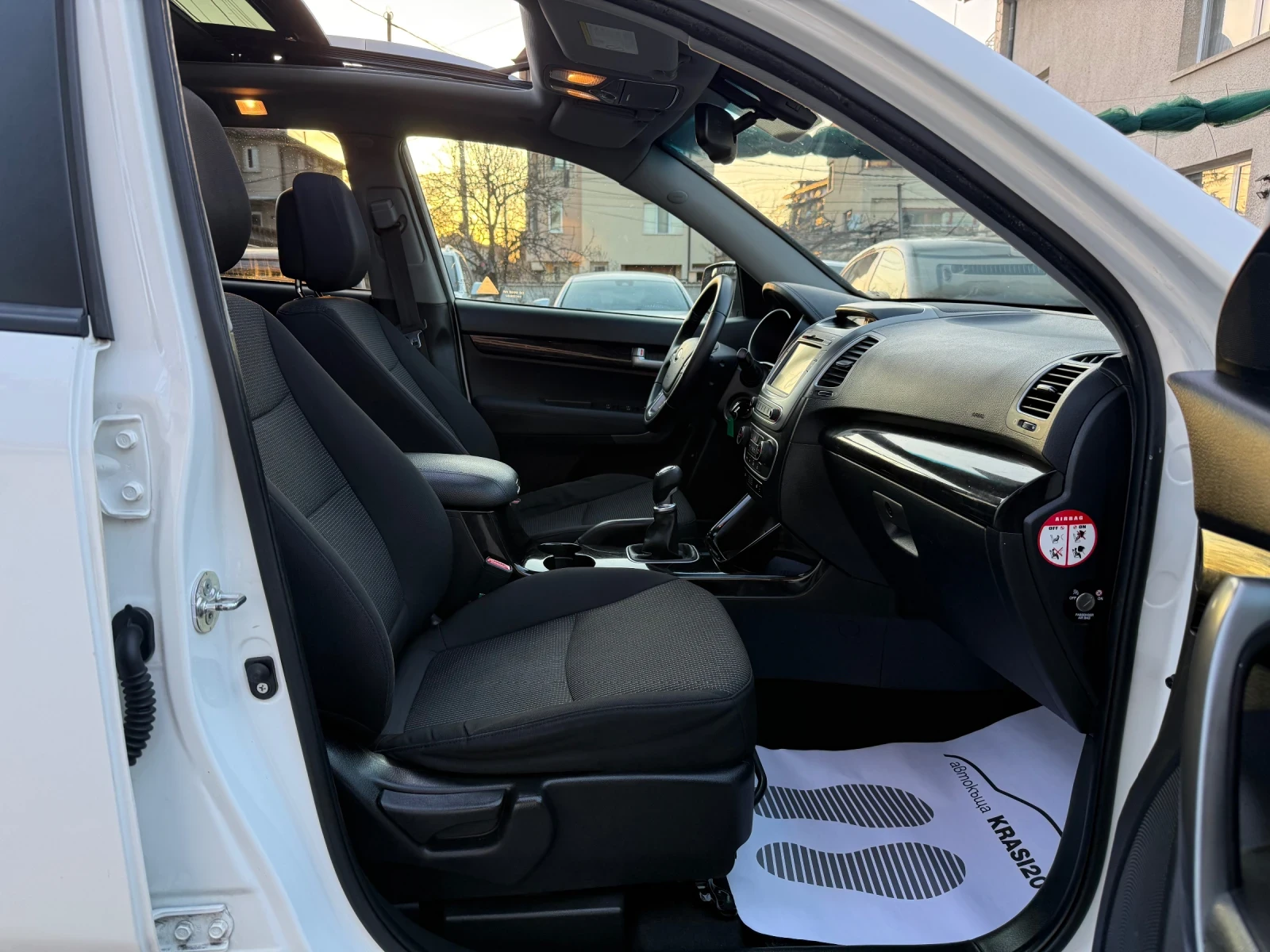 Kia Sorento 2.0CRDI FACELIFT NAVI PANORAMA , снимка 13 - Автомобили и джипове - 53841449